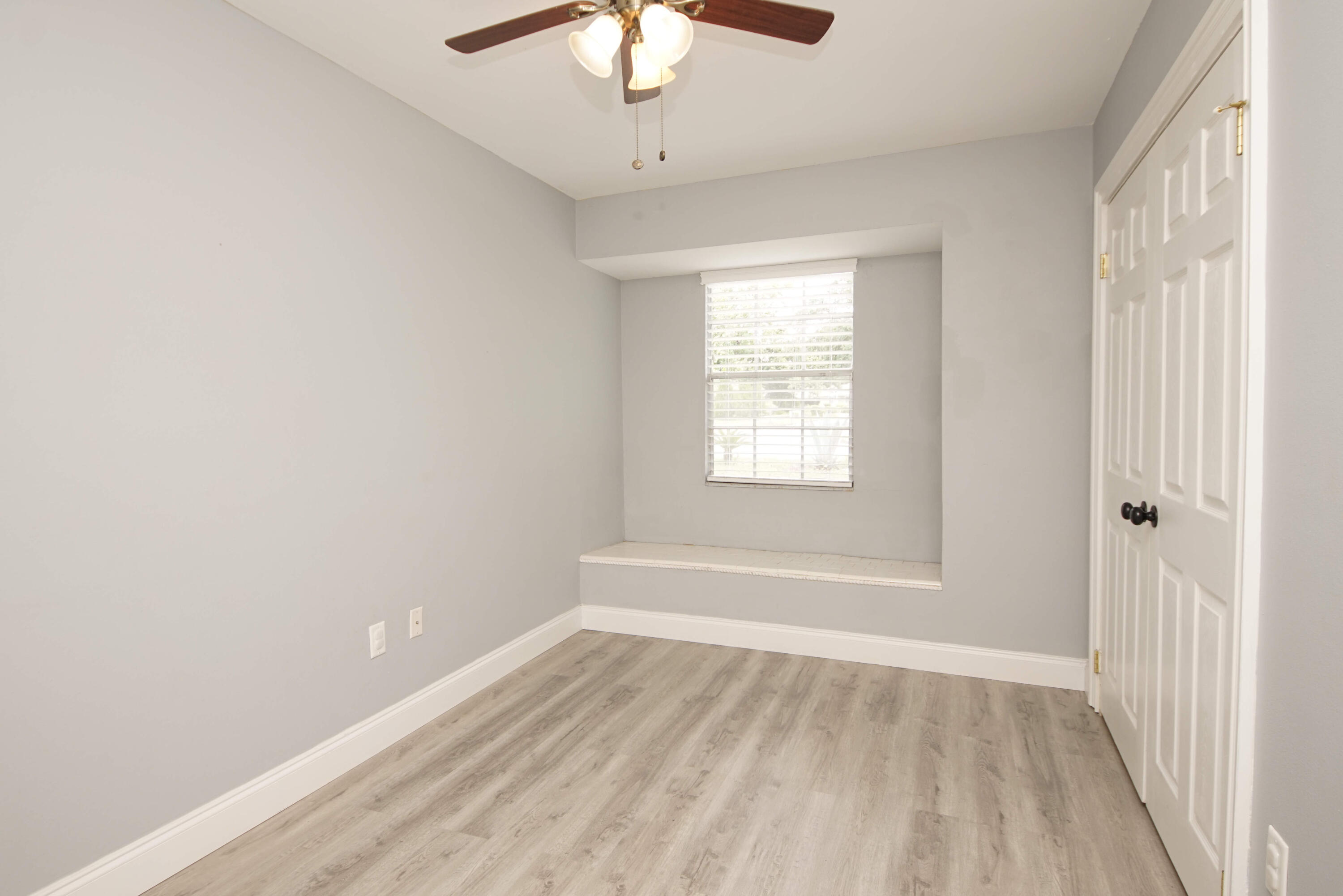 PINE LAKE S/D LOT 33 BLK B - Residential