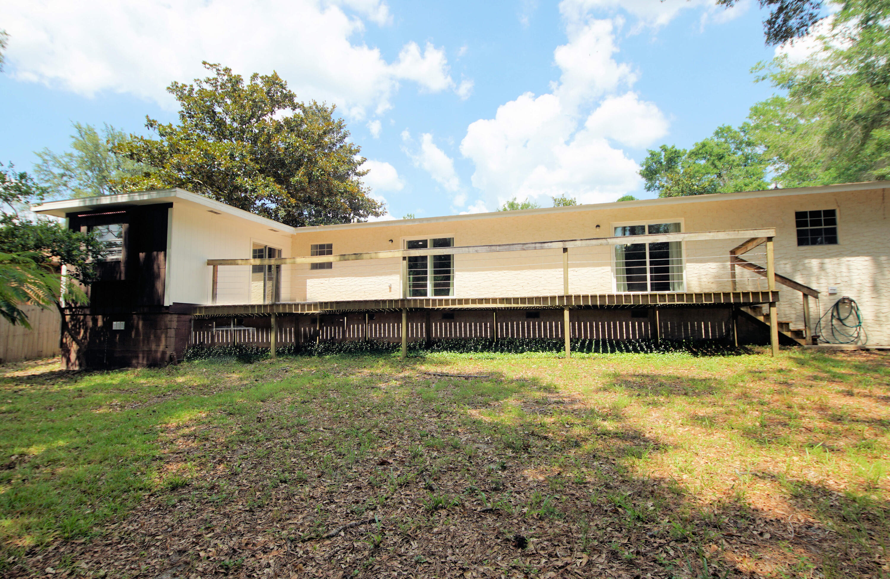PINE LAKE S/D LOT 33 BLK B - Residential
