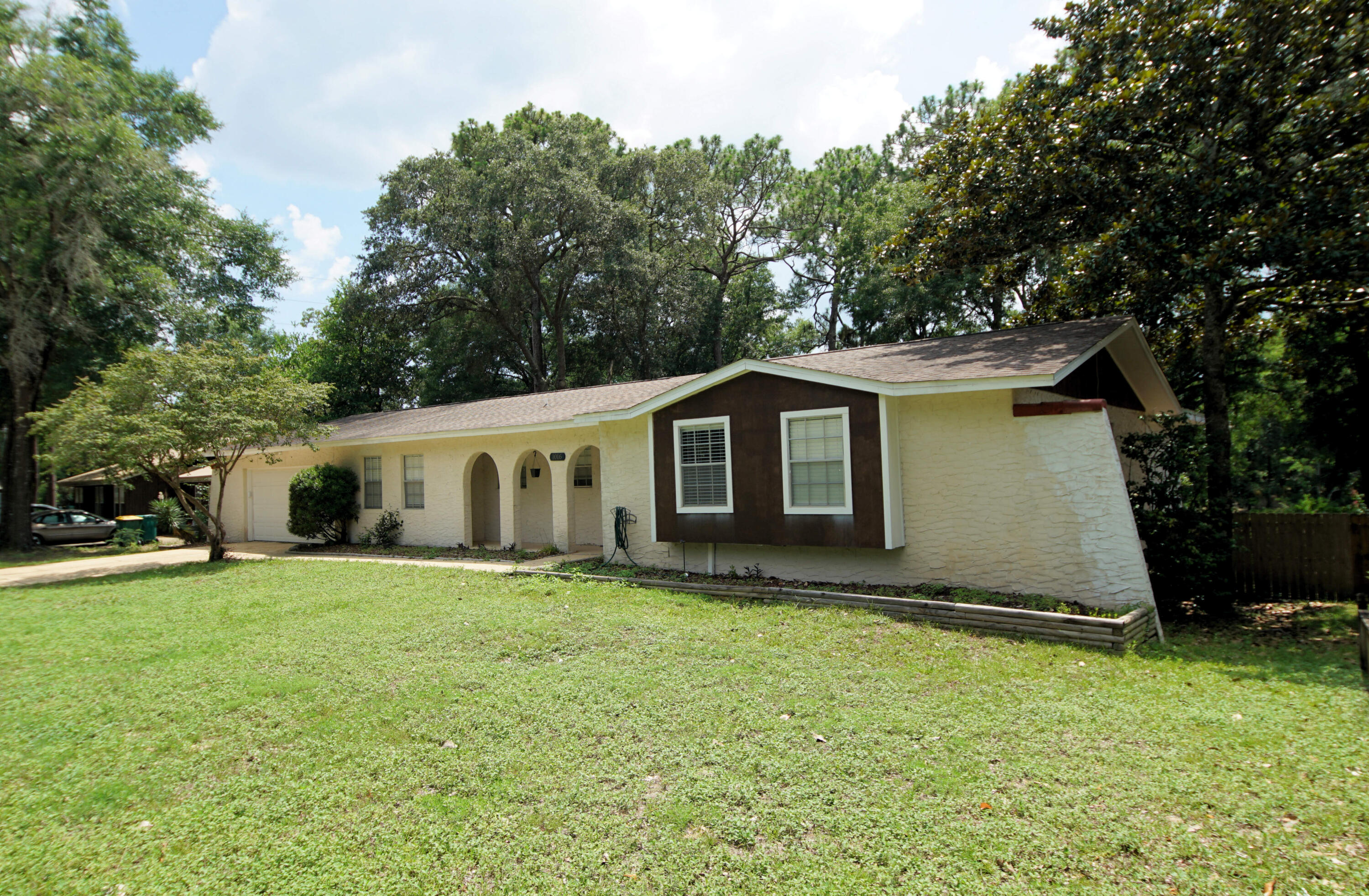 PINE LAKE S/D LOT 33 BLK B - Residential