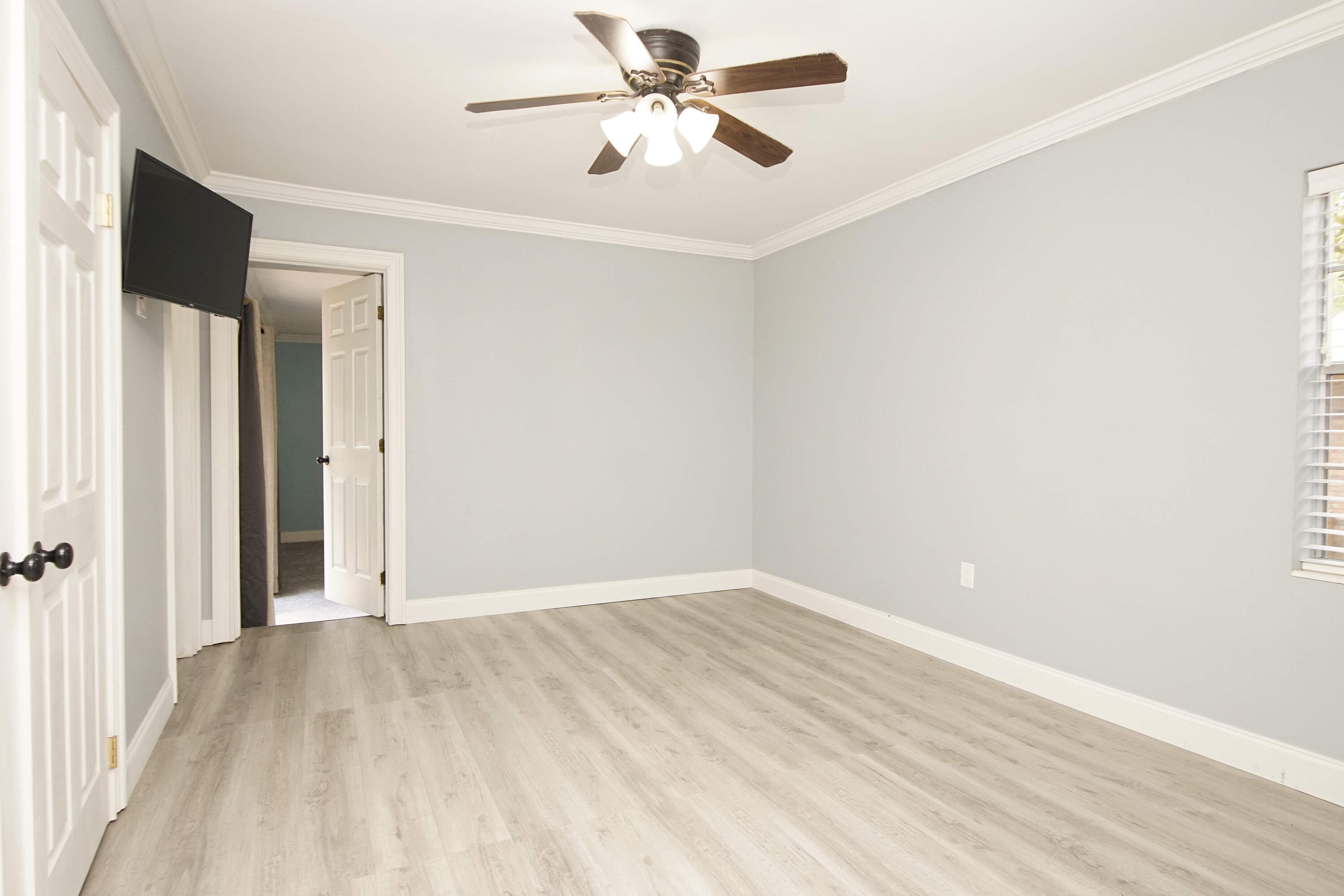 PINE LAKE S/D LOT 33 BLK B - Residential