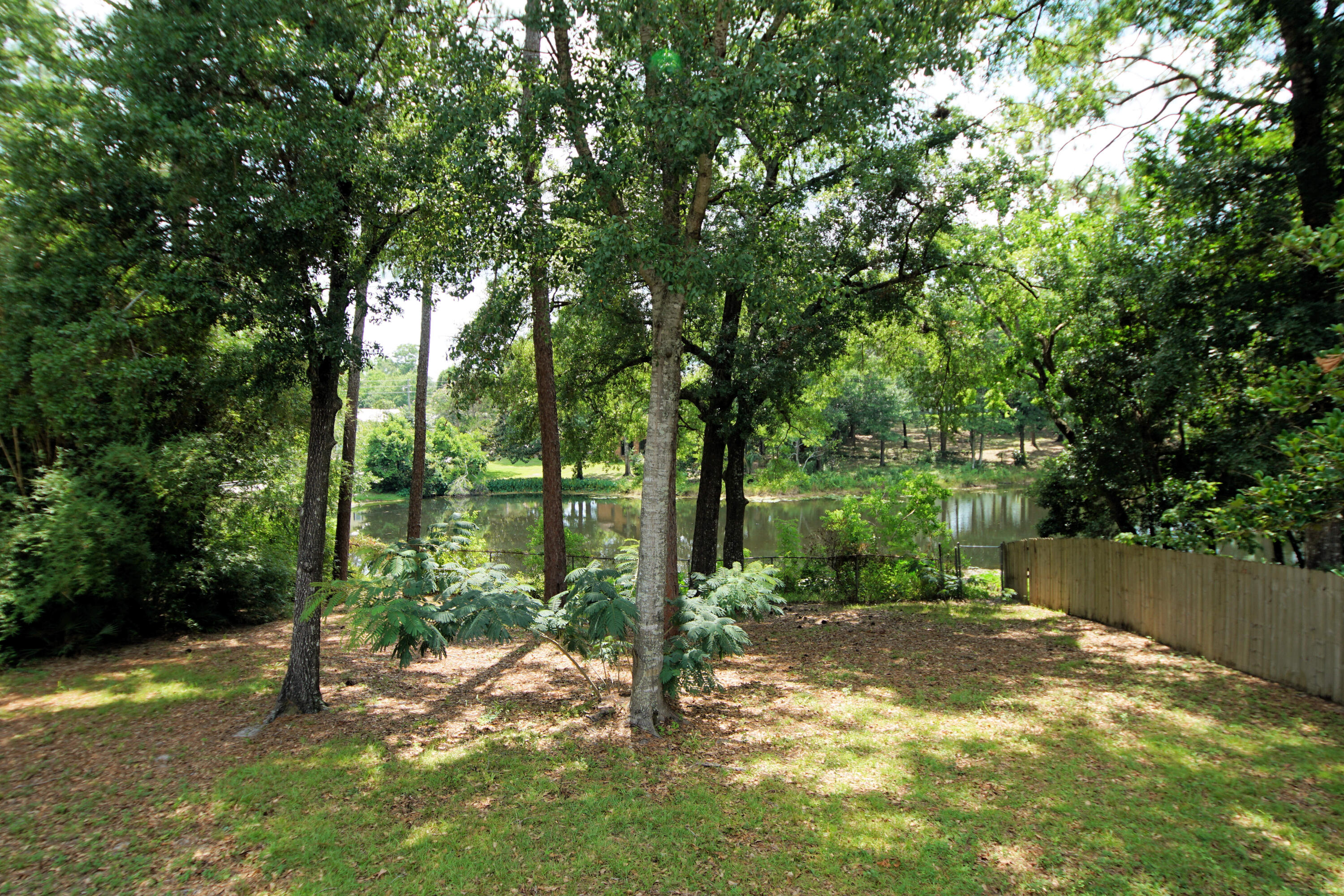 PINE LAKE S/D LOT 33 BLK B - Residential