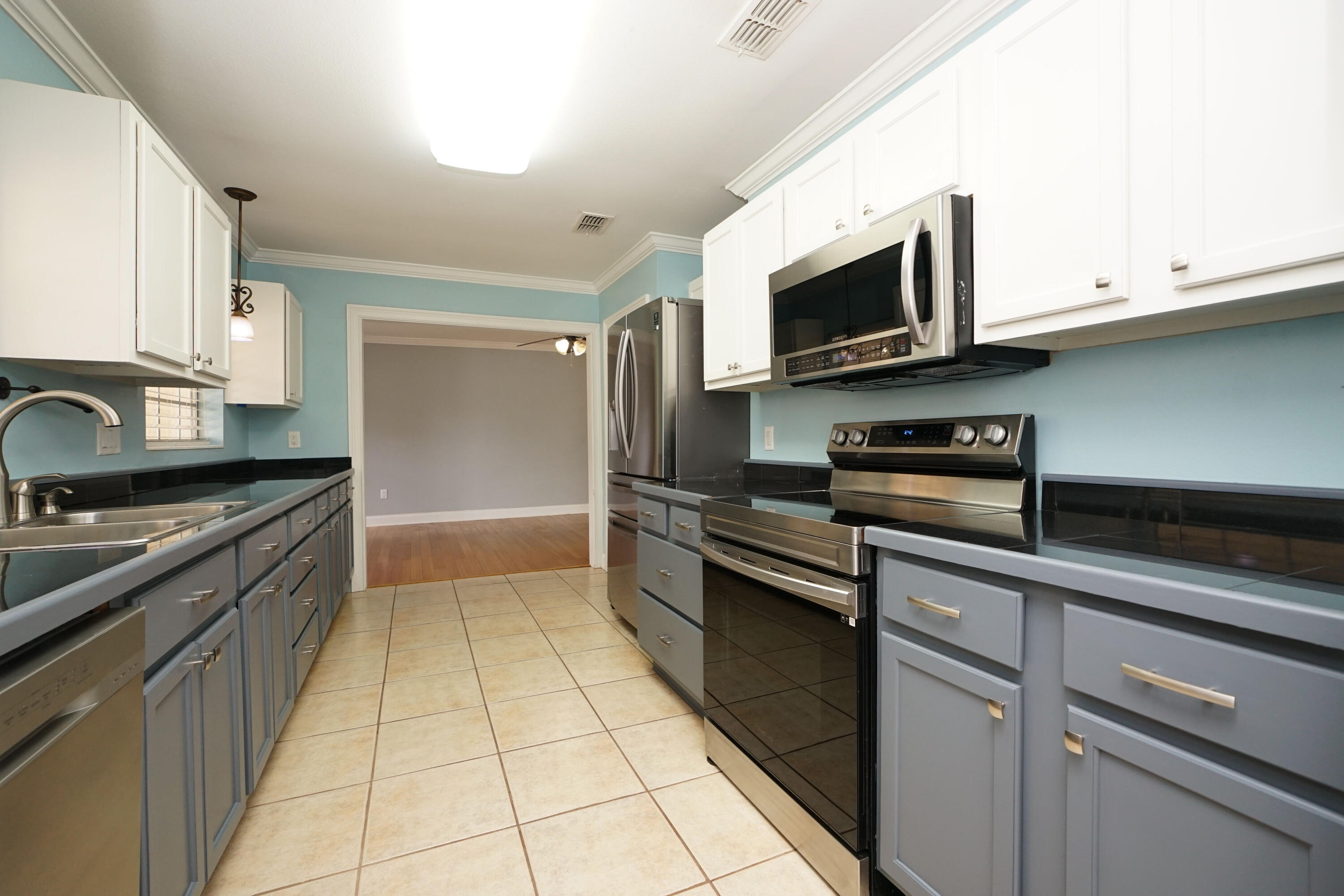 PINE LAKE S/D LOT 33 BLK B - Residential