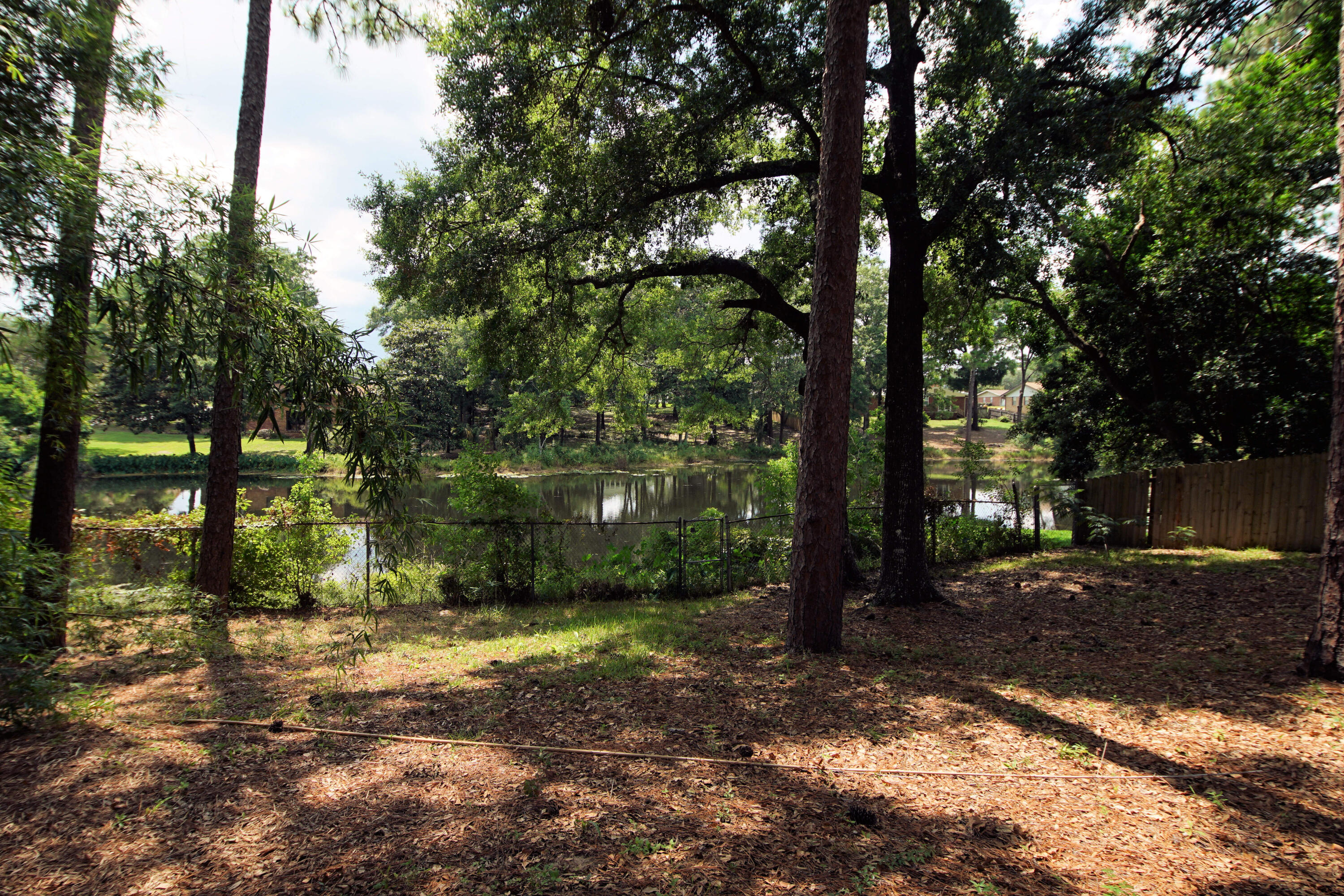 PINE LAKE S/D LOT 33 BLK B - Residential