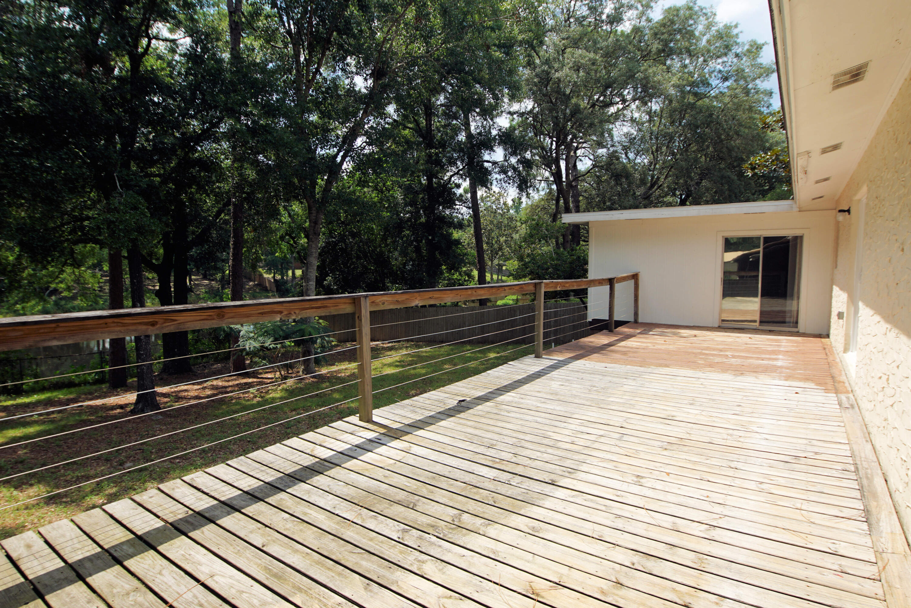 PINE LAKE S/D LOT 33 BLK B - Residential