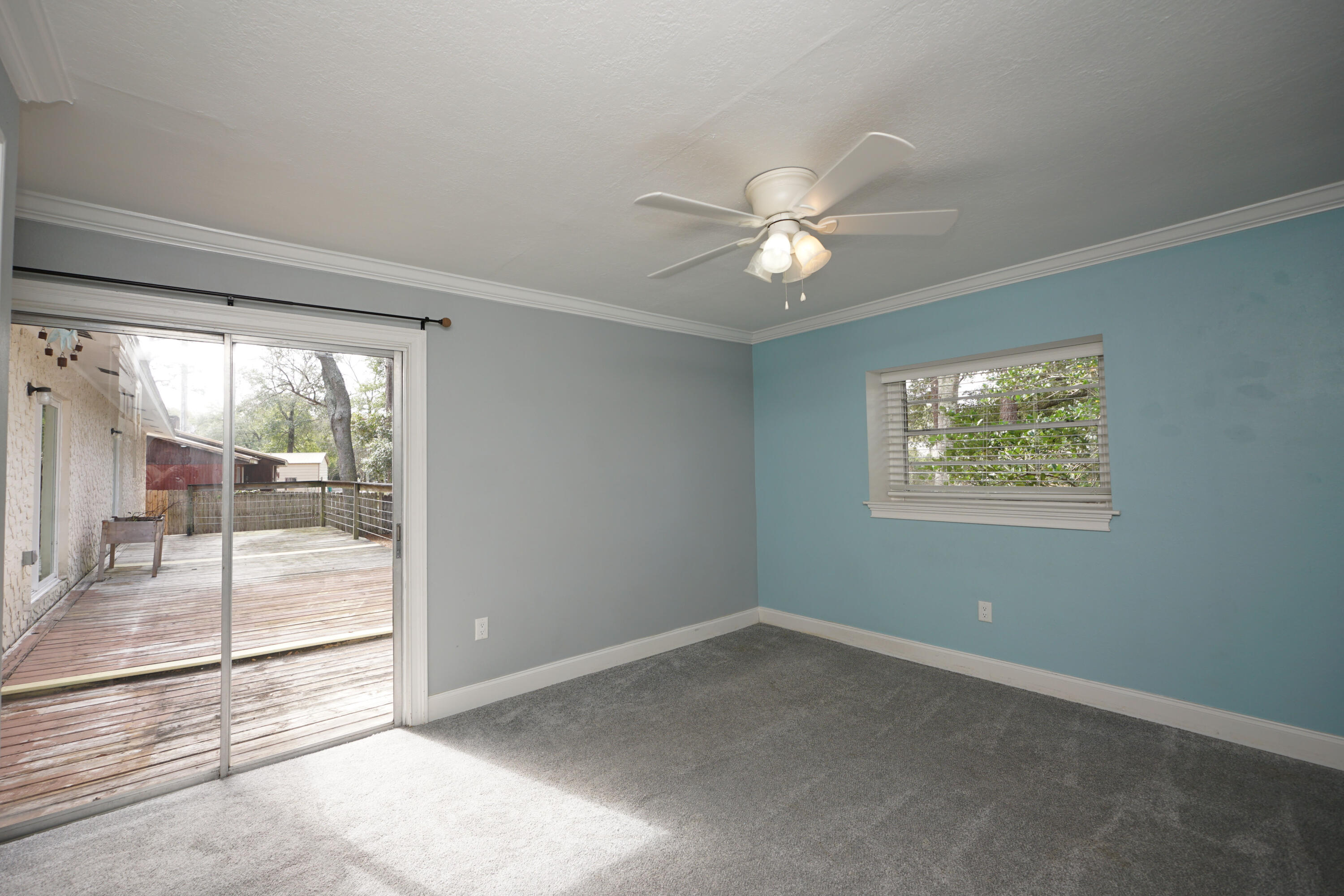 PINE LAKE S/D LOT 33 BLK B - Residential