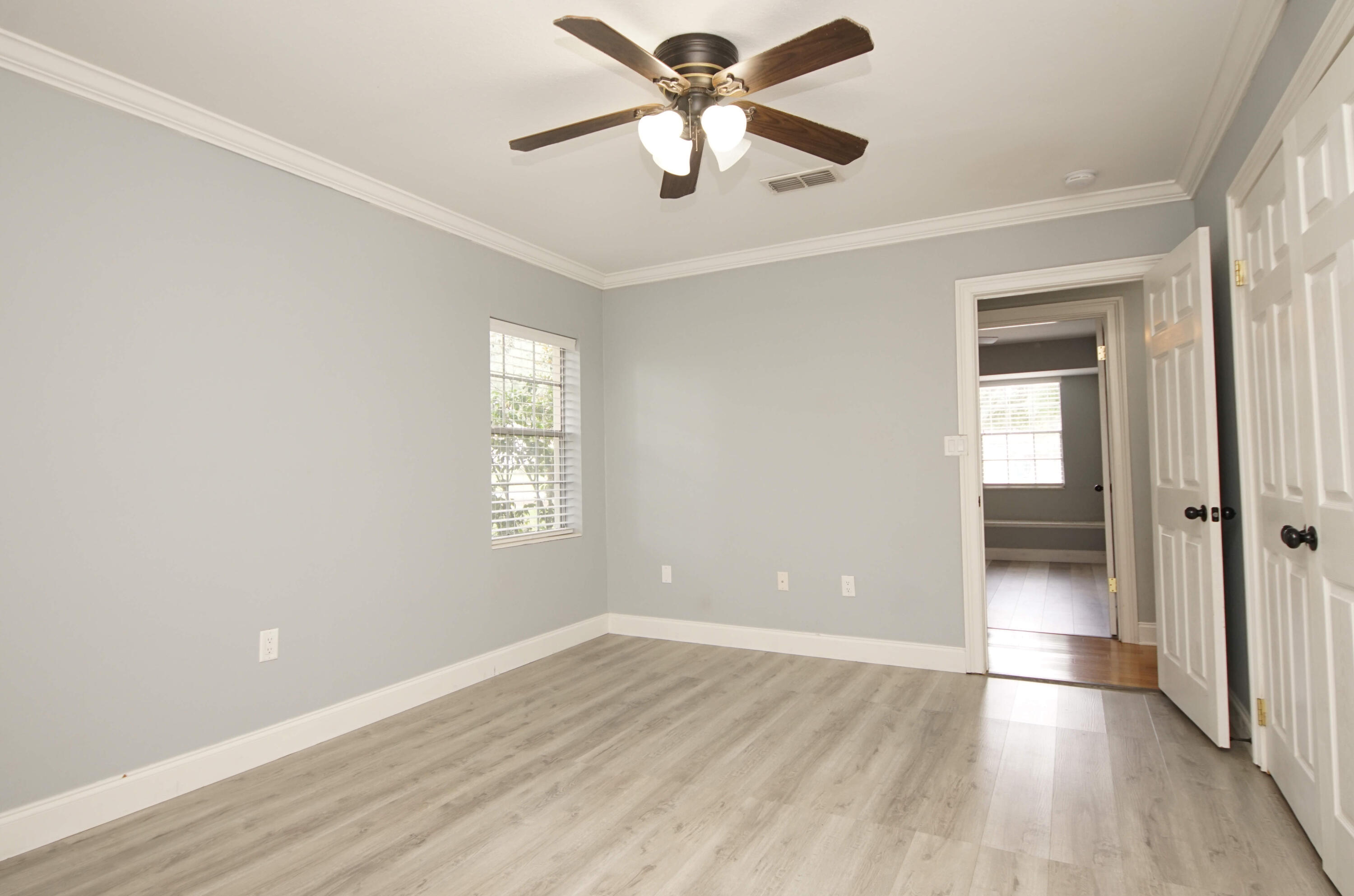 PINE LAKE S/D LOT 33 BLK B - Residential