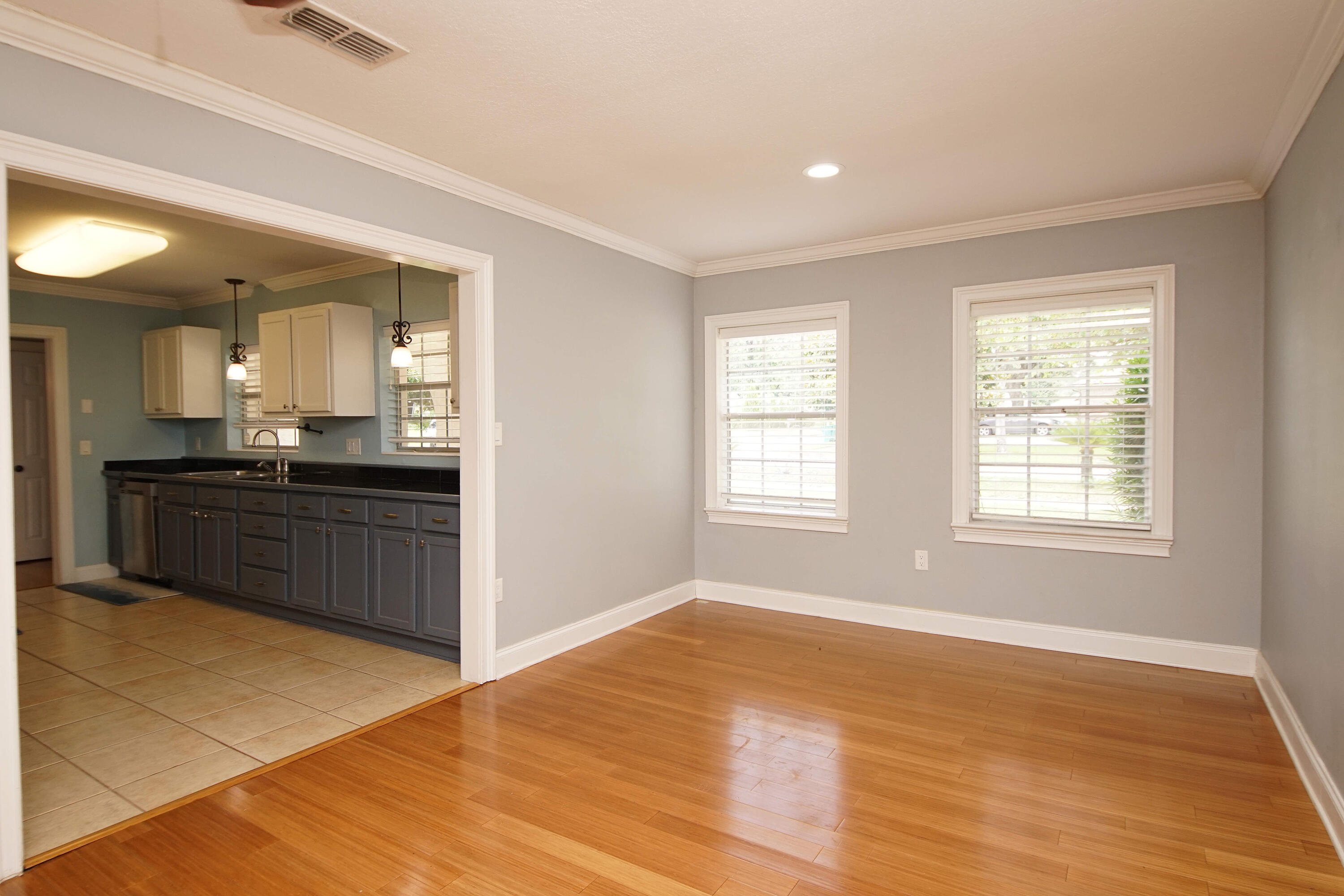 PINE LAKE S/D LOT 33 BLK B - Residential