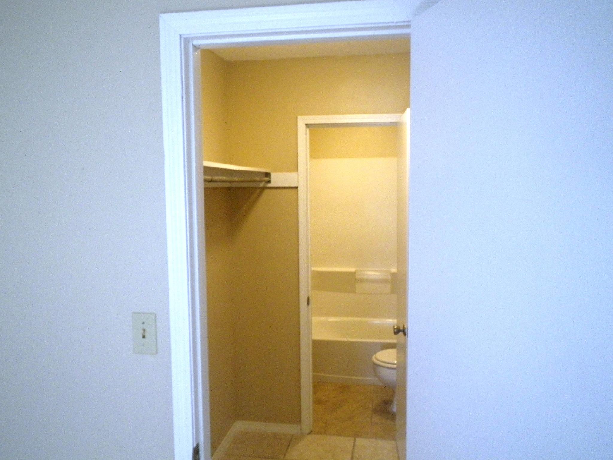 GREENBRIAR ESTATES UNIT 3 - Residential Lease