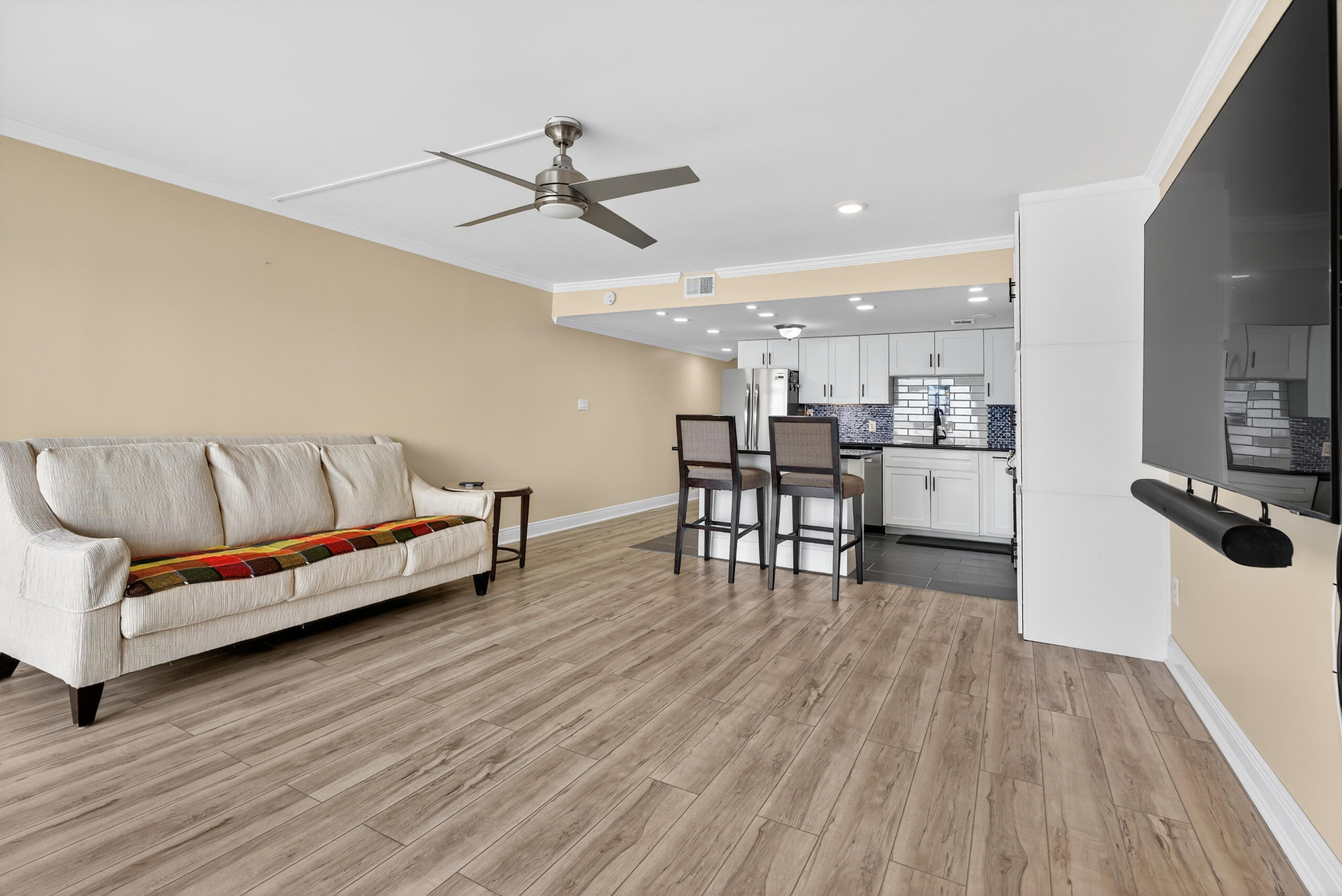 VALENCIA CONDO - Residential
