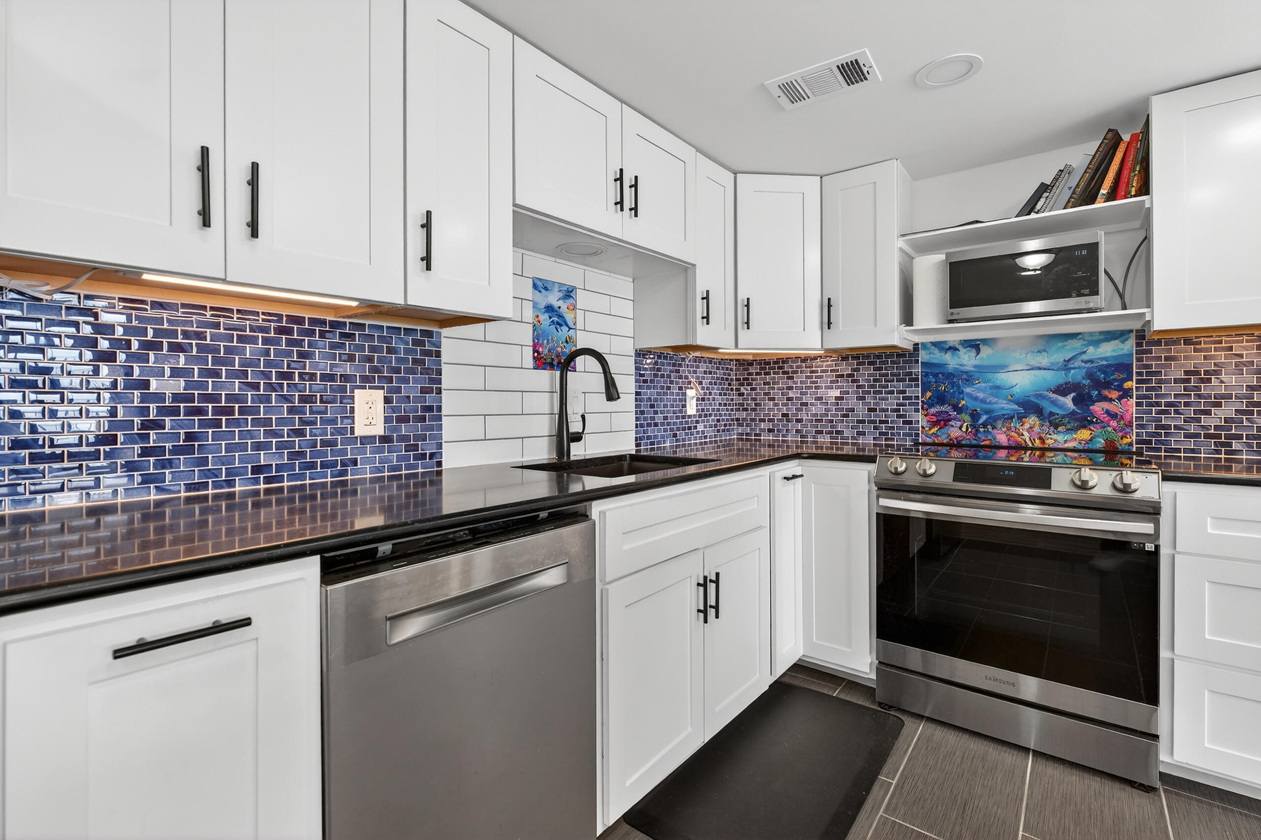 VALENCIA CONDO - Residential