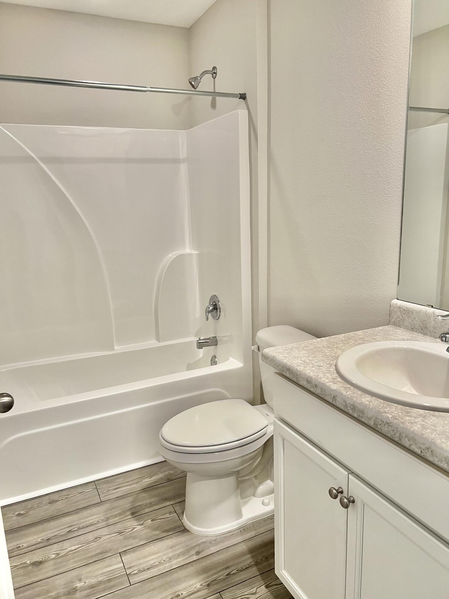 RIVERWALK PH I - Residential Lease