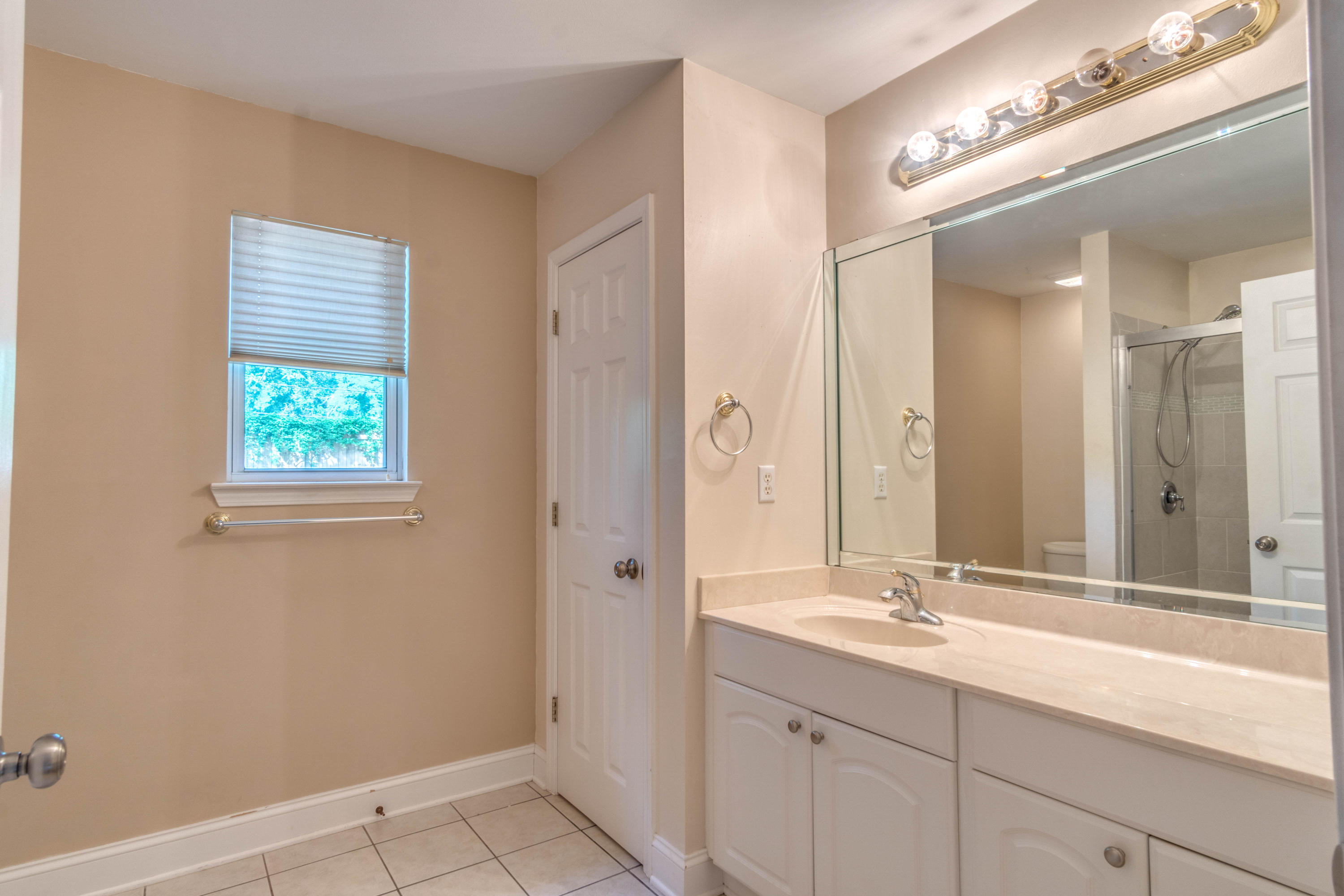 BELLA VISTA HEIGHTS - Residential Lease