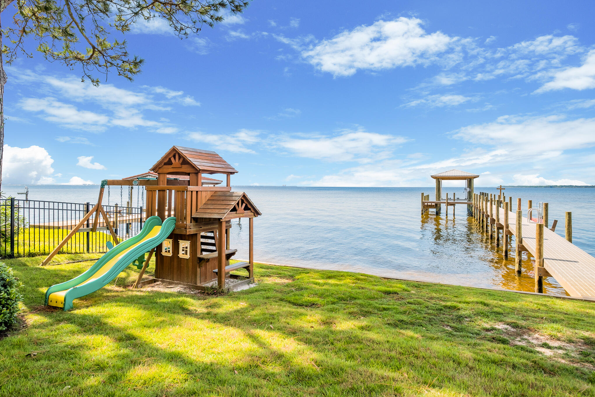 WINDWARD PH 1 BLUEWATER BAY - Residential