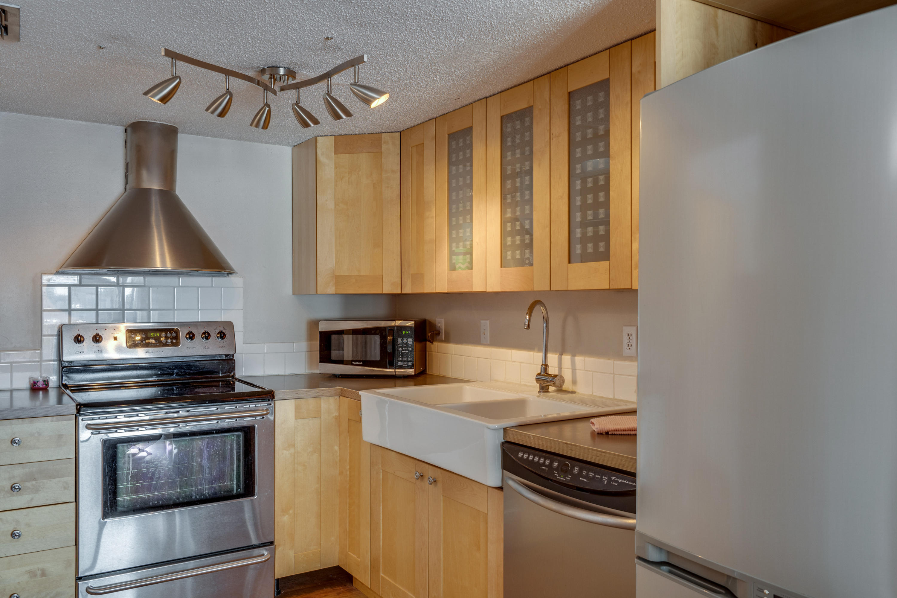 FINISTERRA CONDO - Residential Lease