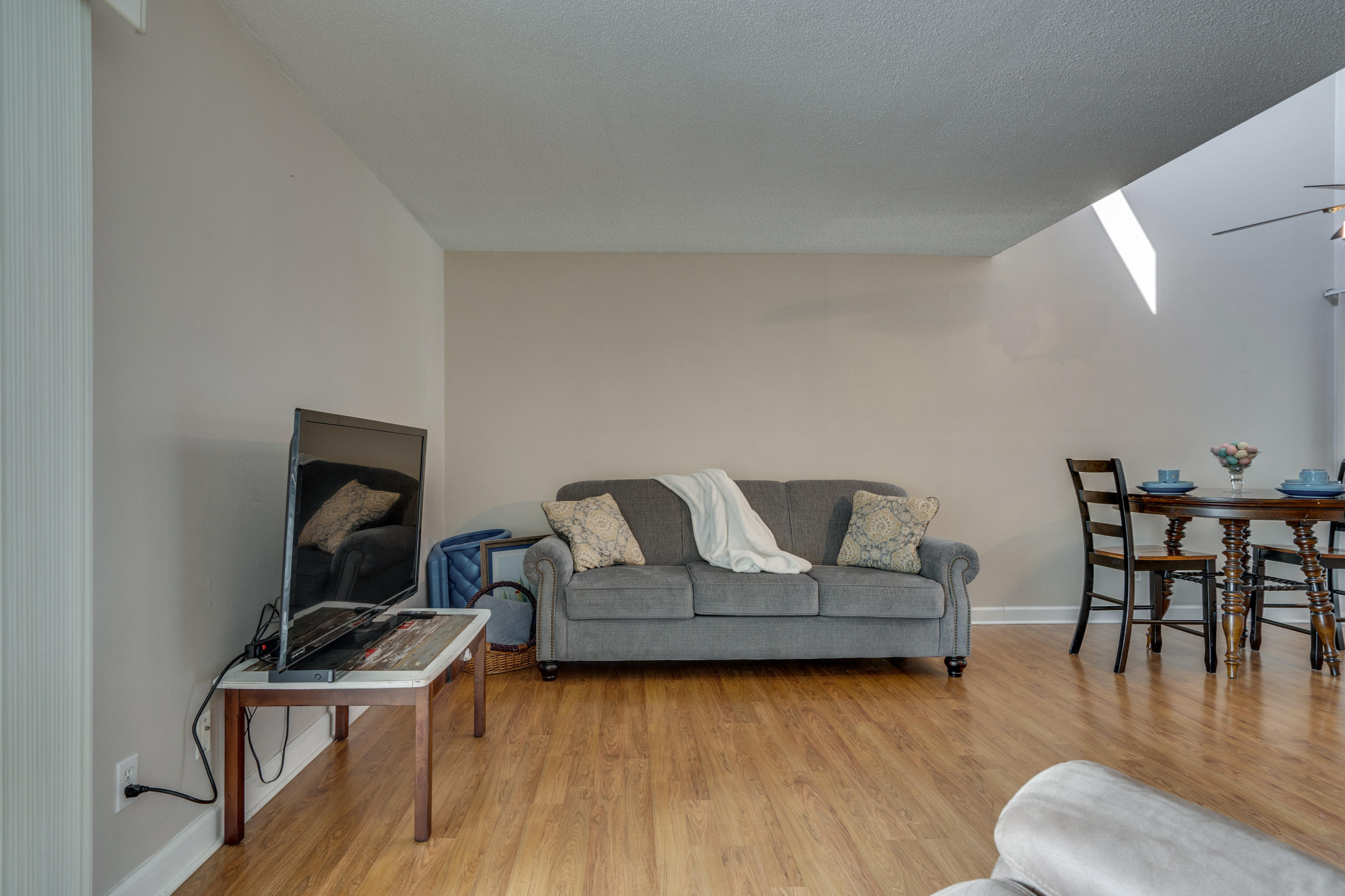 FINISTERRA CONDO - Residential Lease