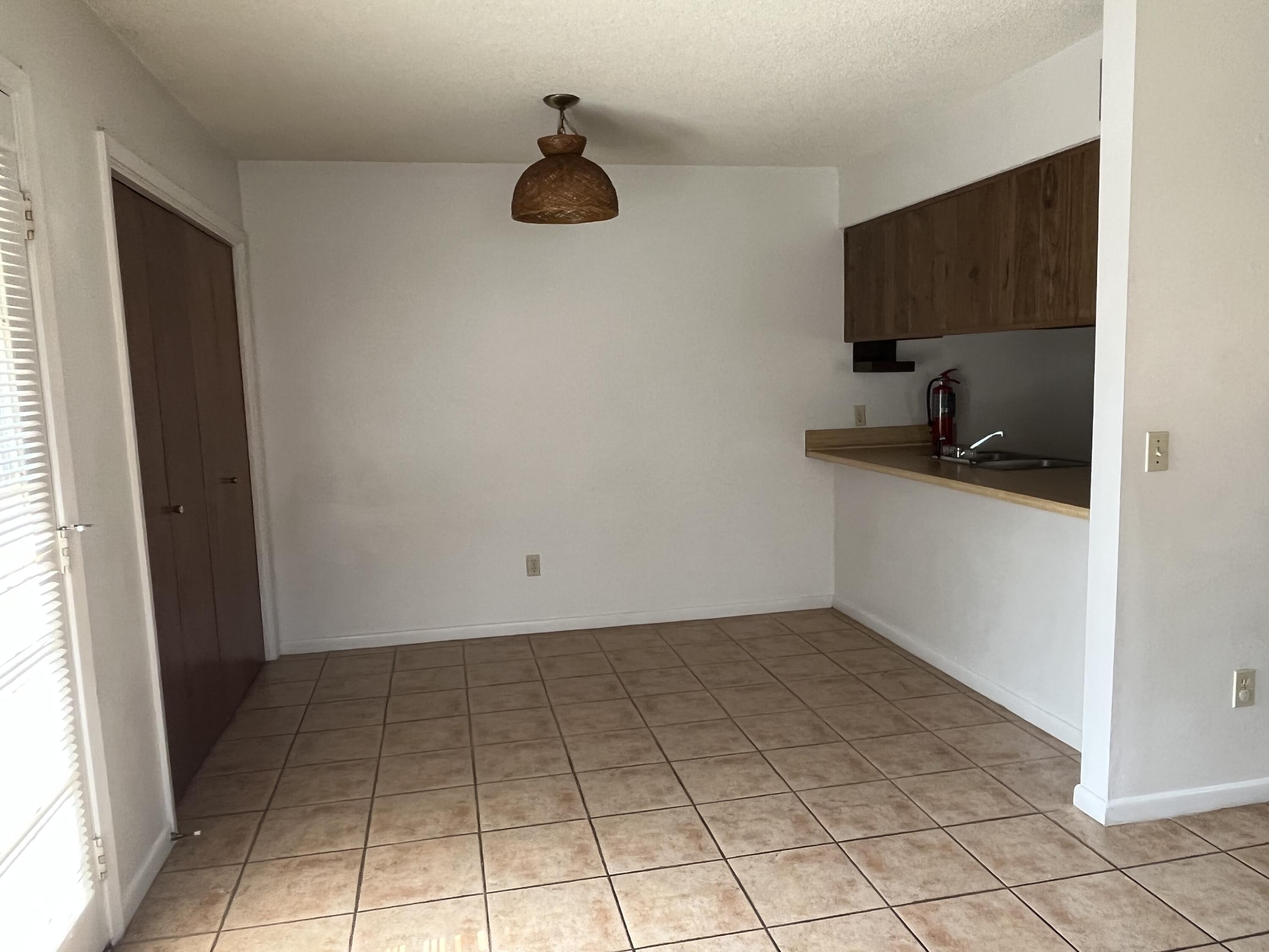 CLASSIC MANOR - Residential Lease