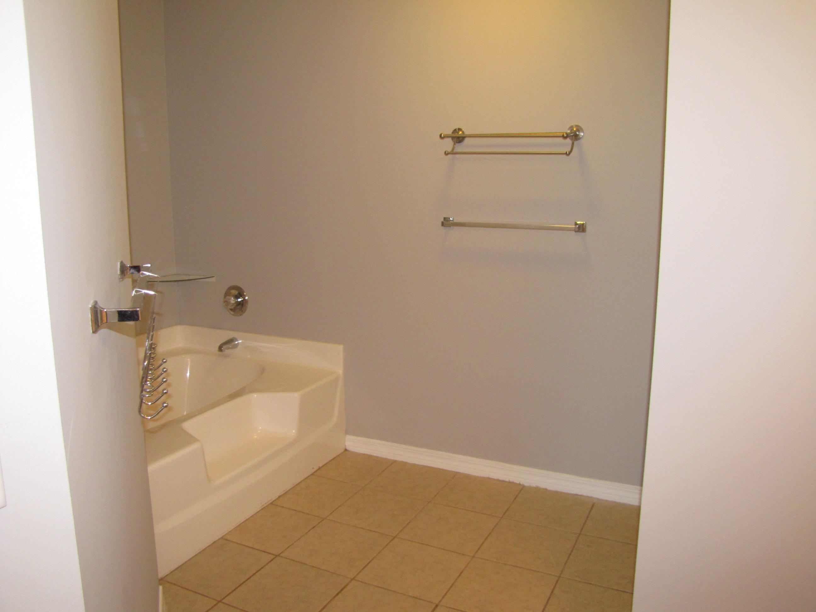 PARADISE RETREAT - Residential Lease