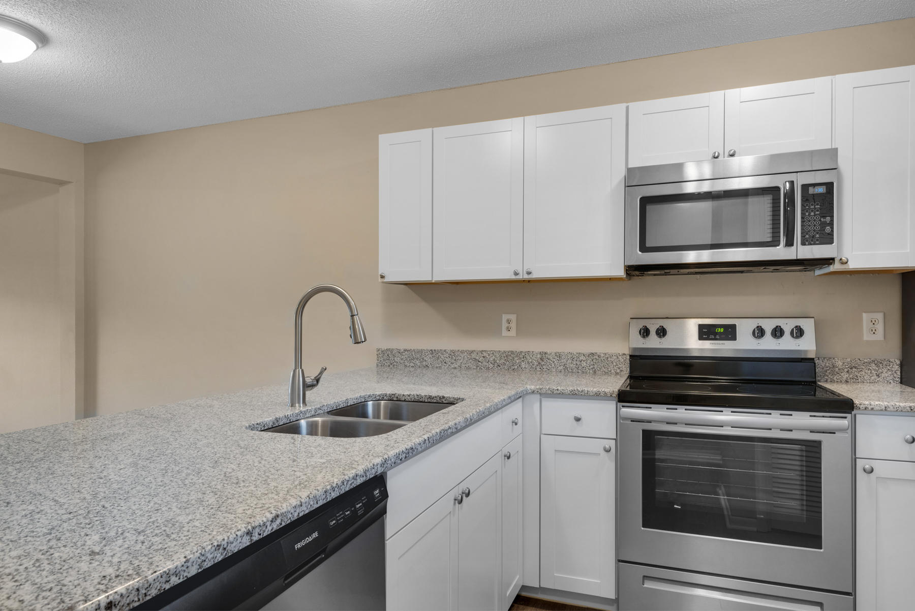GARDEN VILLAS PH 1 - Residential Lease