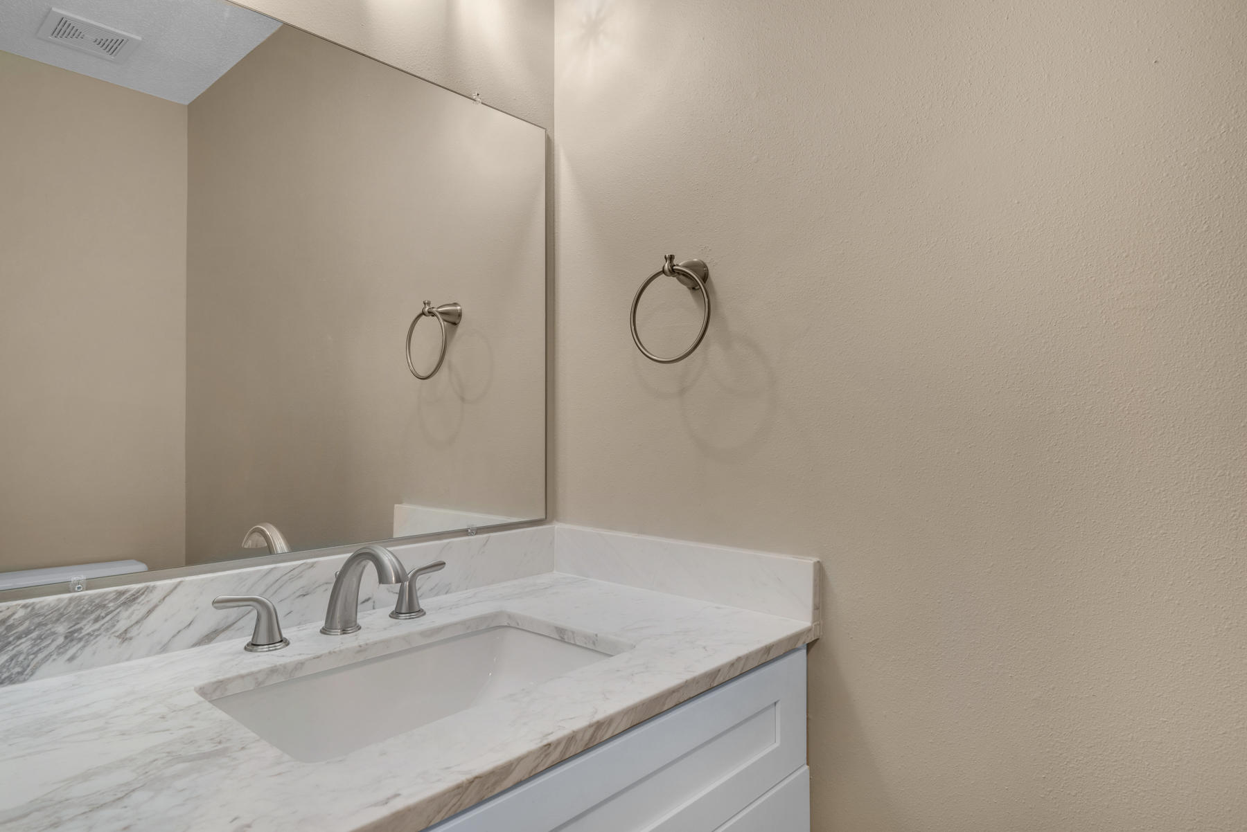 GARDEN VILLAS PH 1 - Residential Lease