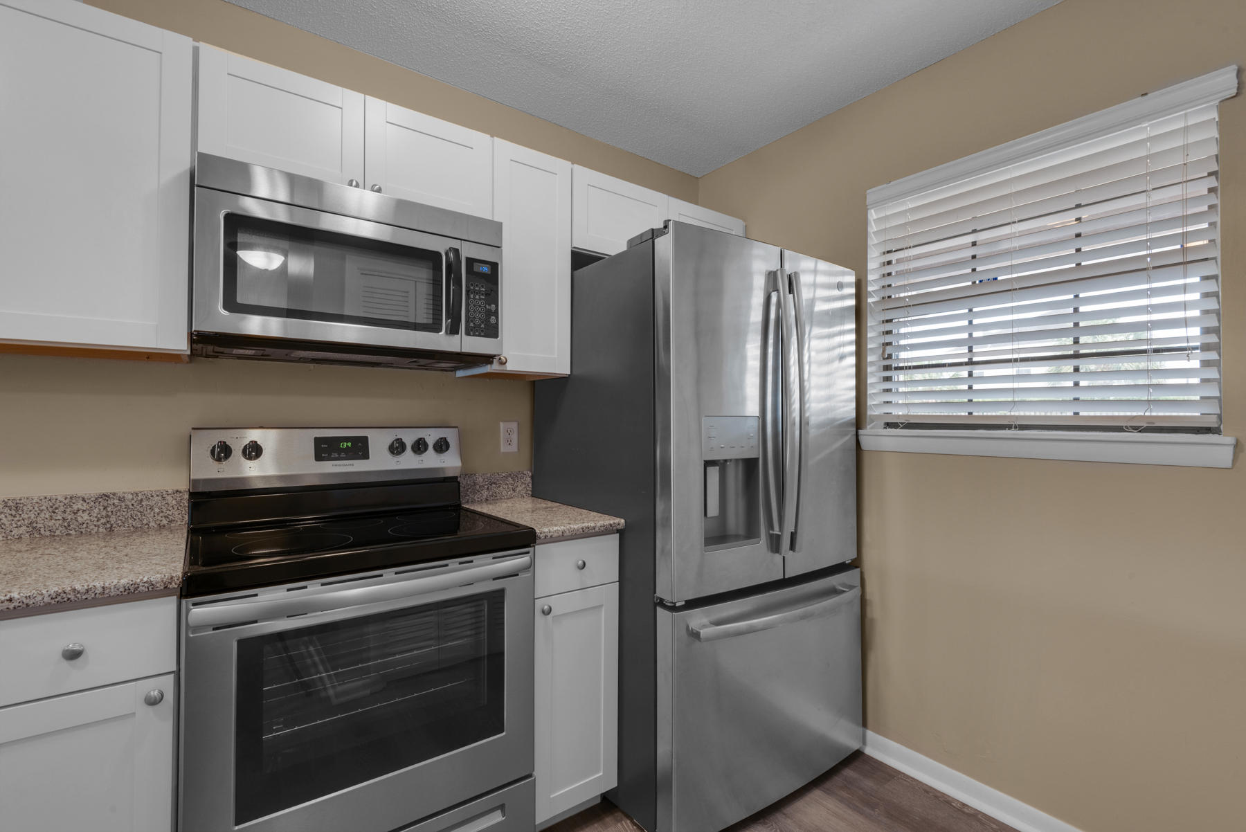 GARDEN VILLAS PH 1 - Residential Lease