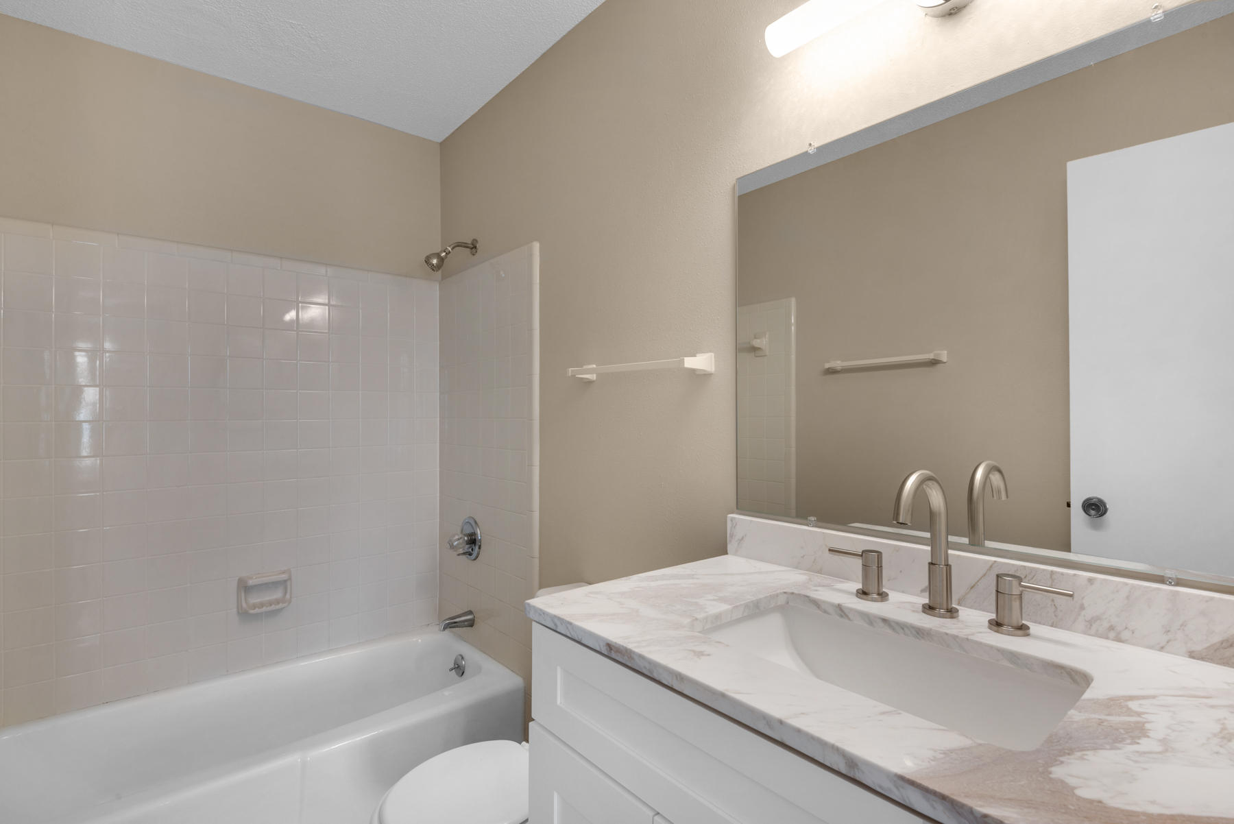 GARDEN VILLAS PH 1 - Residential Lease