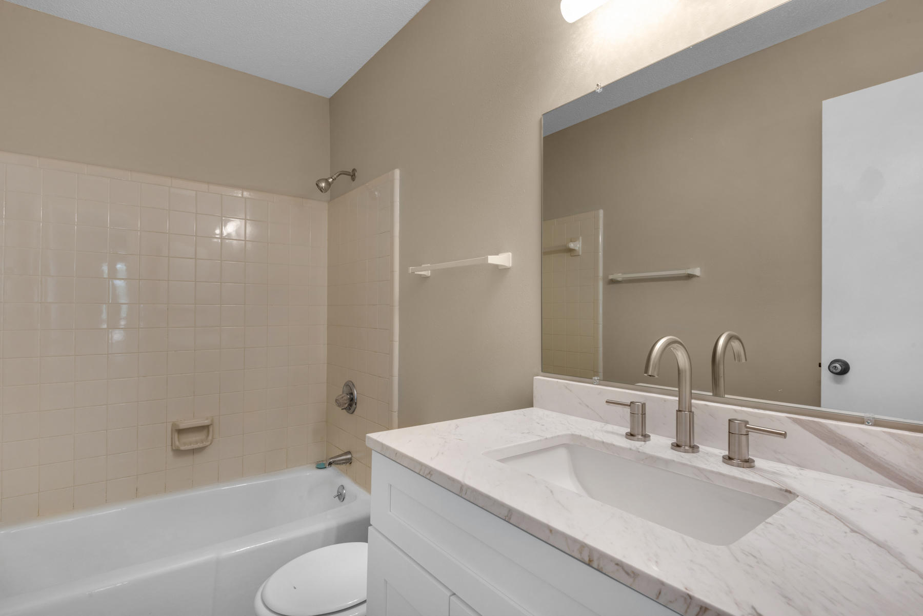 GARDEN VILLAS PH 1 - Residential Lease