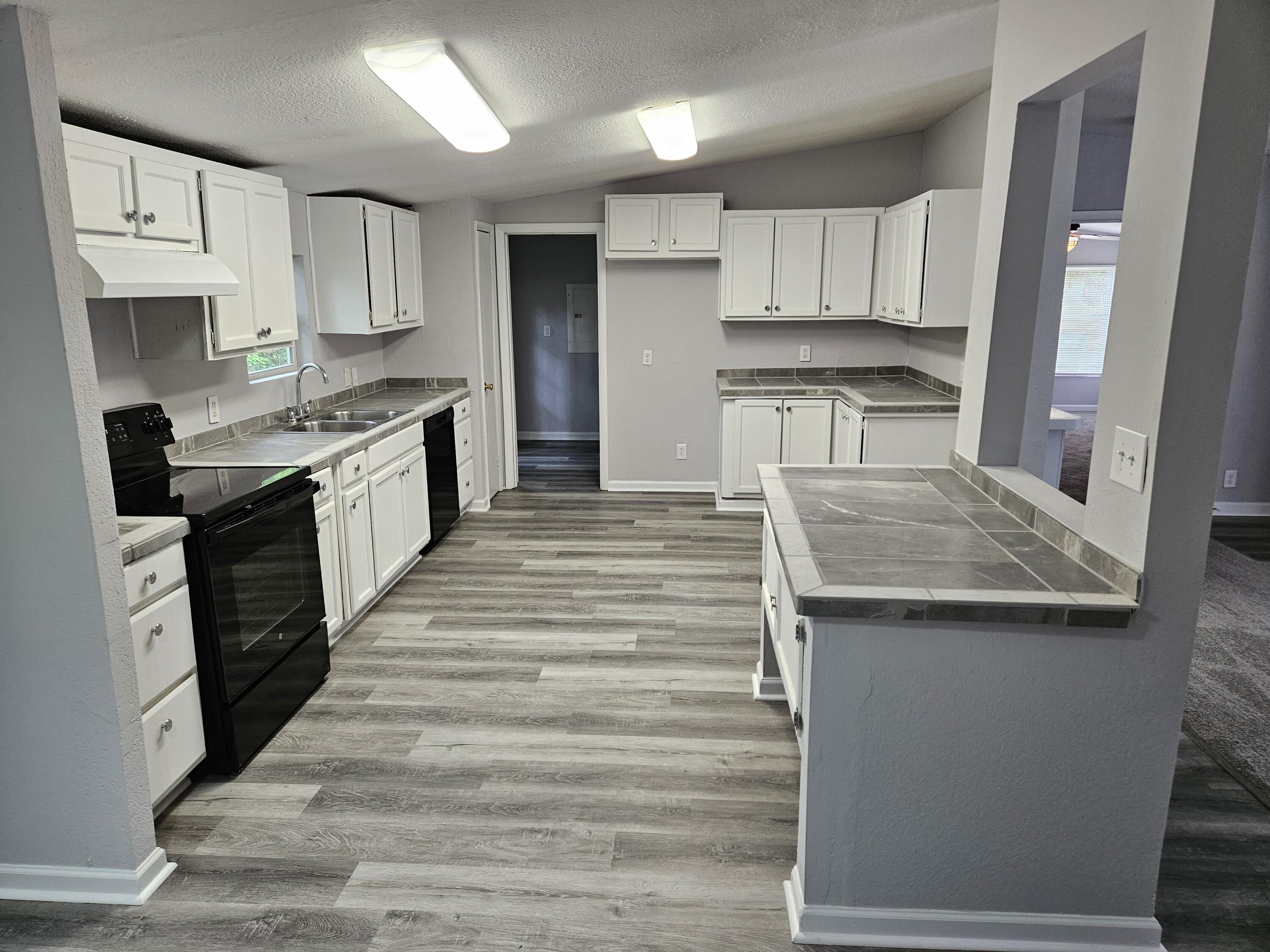 EDNEYS 3RD ADDN - Residential Lease