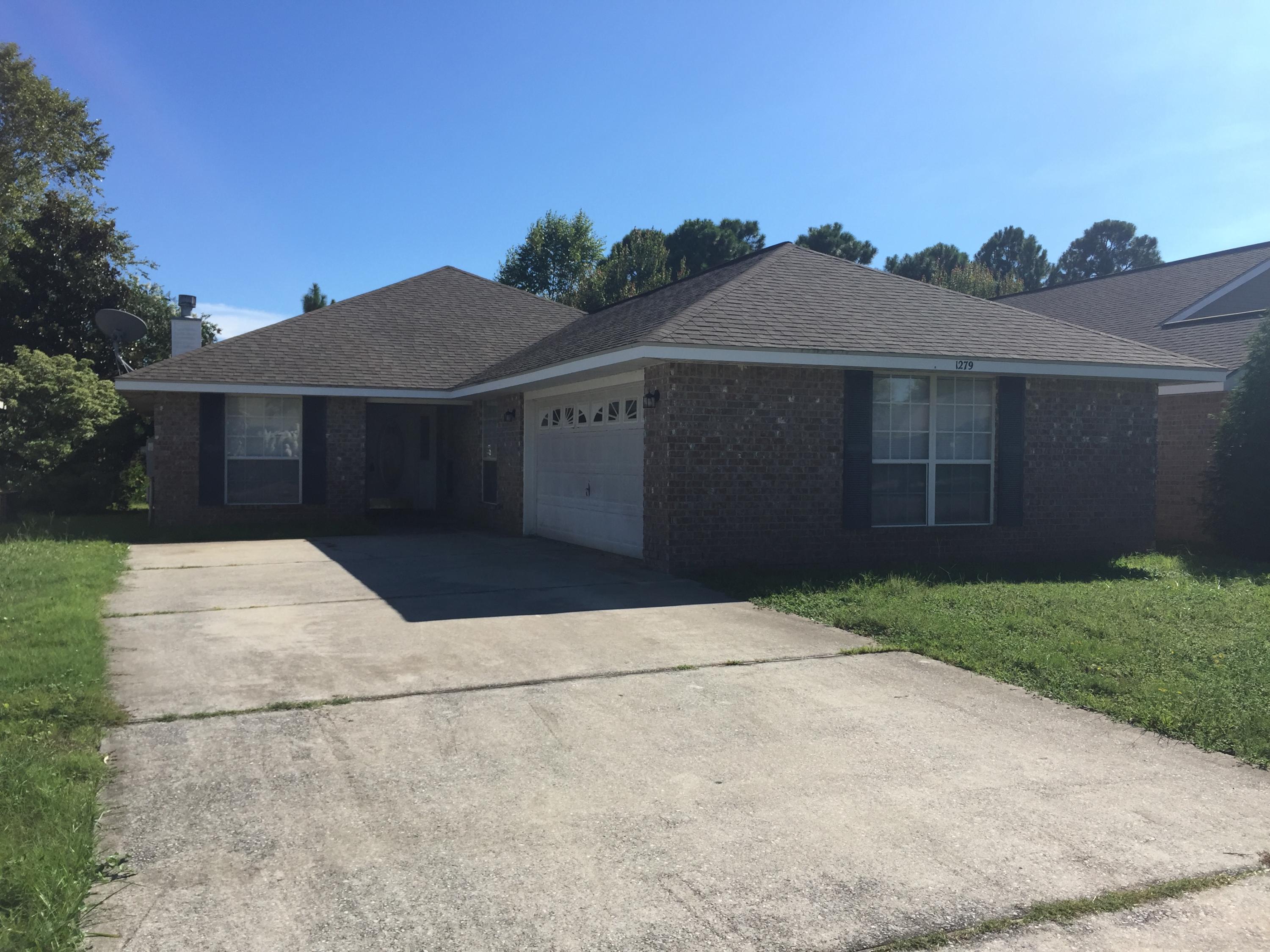 Situated in desirable Victorian Village this beautifully maintained 3BR/2BA all brick home, located within short walking distance to Tiger Point Recreation Area (playground and soccer fields), Walmart, Lowes, restaurants, GNC. Home has been freshly painted!