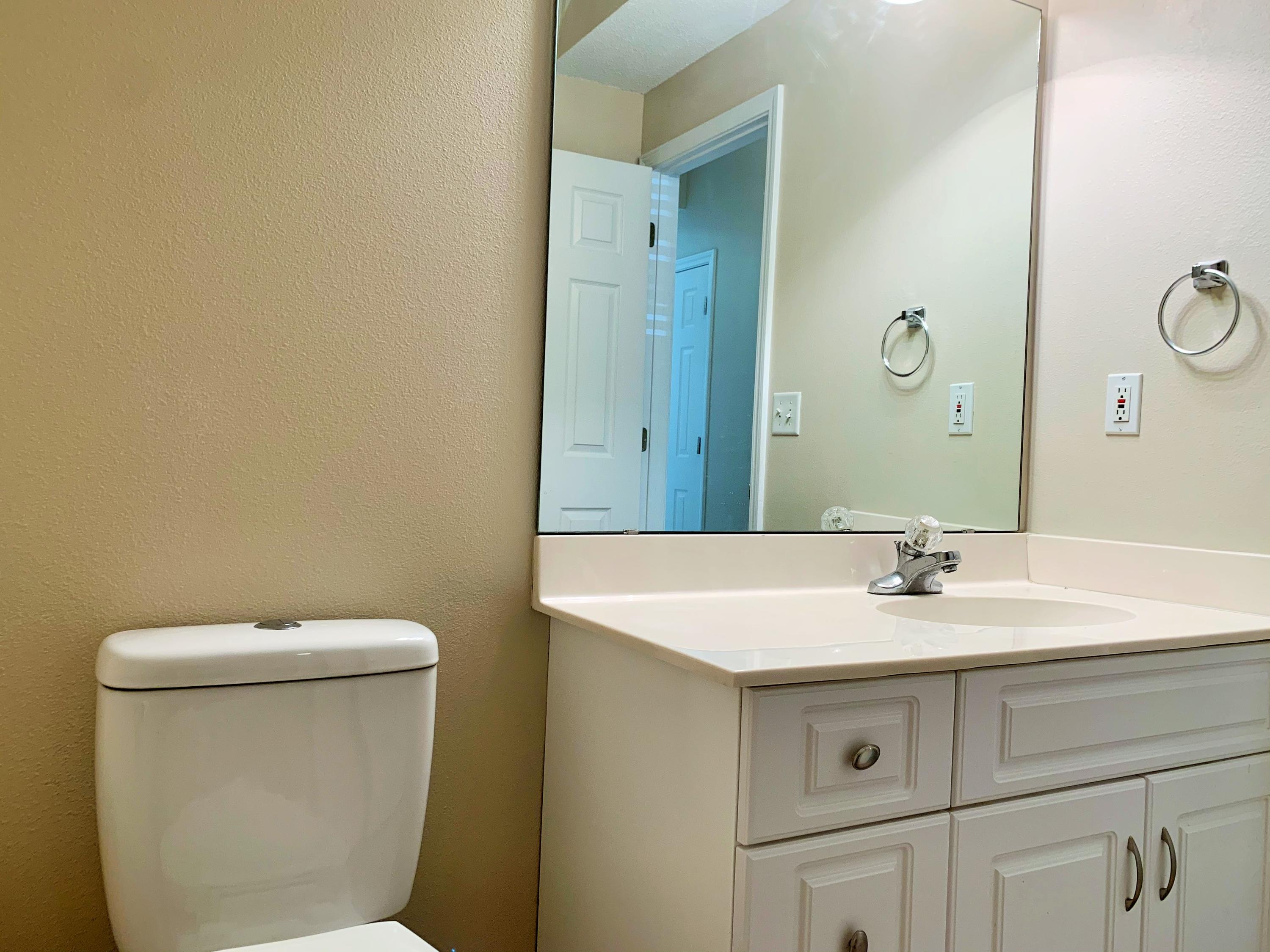 THE OAKS AT NICEVILLE - Residential Lease