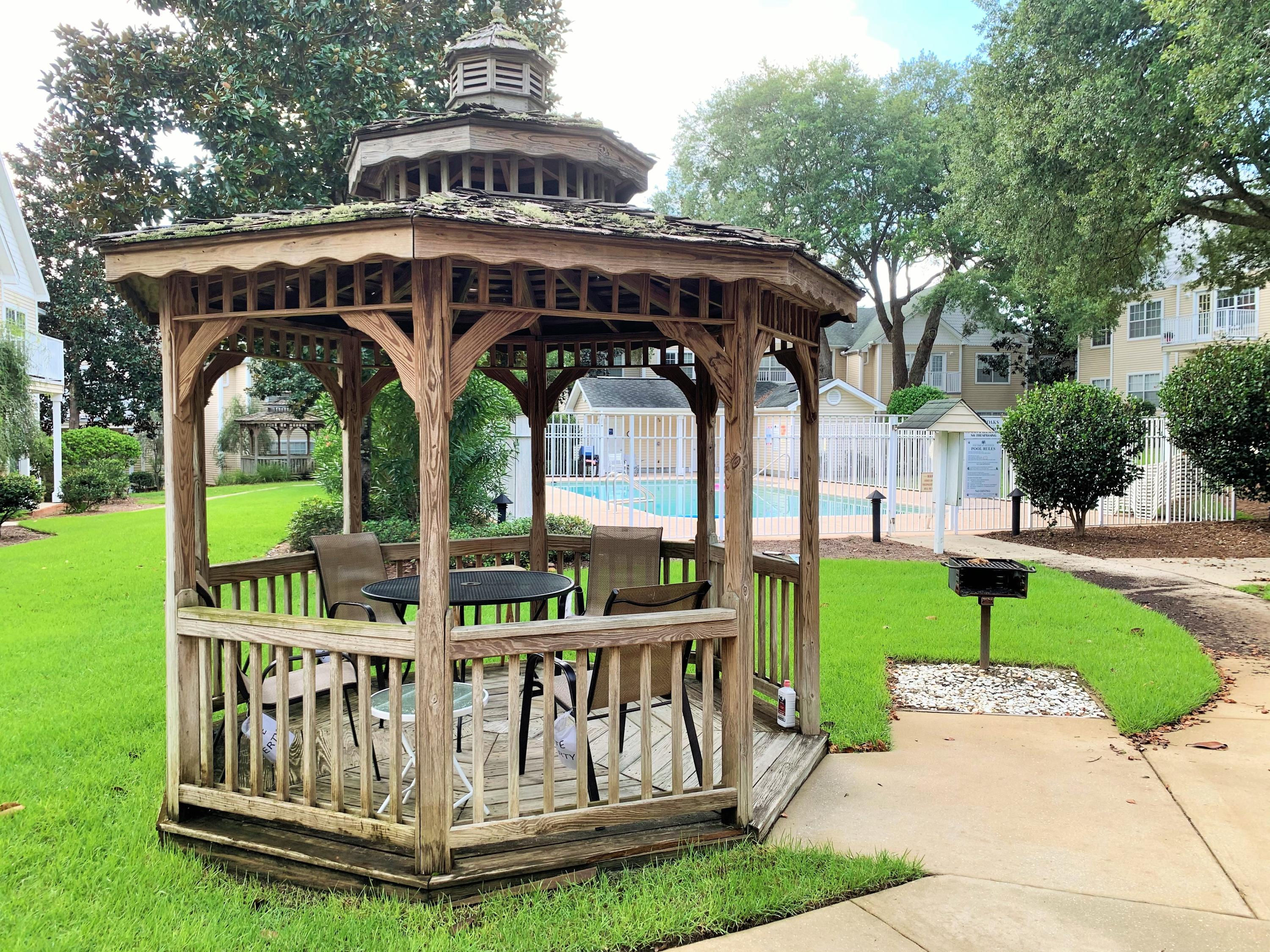 THE OAKS AT NICEVILLE - Residential Lease