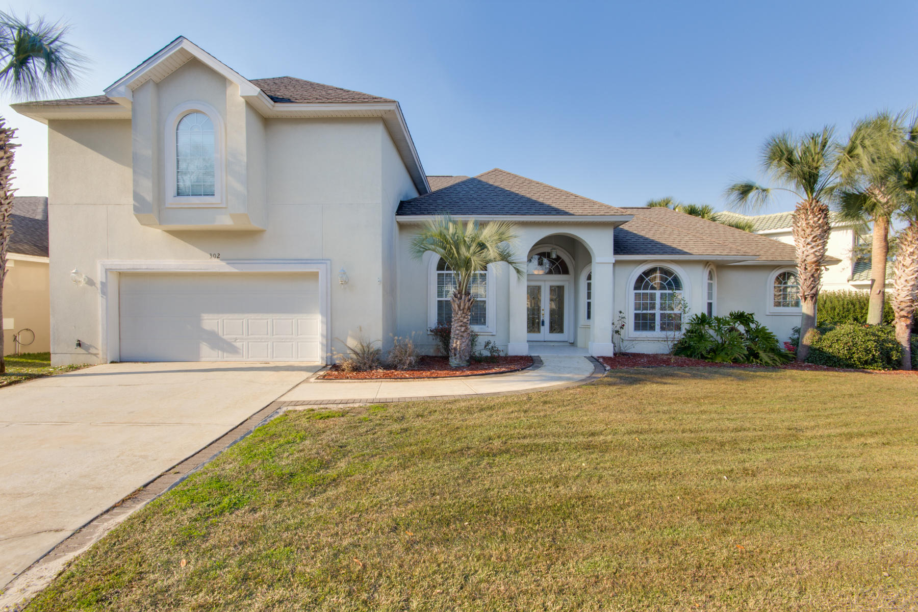 Beautiful custom home that is perfect for entertaining. At over 3700 sq. feet, this is one of the largest homes in Emerald Lakes and is located directly on a fresh water lake. Features include an office and a bonus room that could also be used as a fifth bedroom. large walk-in pantry and lots of storage. All the downstairs rooms have direct access to the pool which is totally screened and ample in space, which would serve perfect for afternoon gatherings. Emerald Lakes amenities include a community pool, basketball court, playground and tennis courts.
The pool is in process of being cleaned and will be maintaned and kept clean until sold. The garage is has been resurfaceded and painted as well.