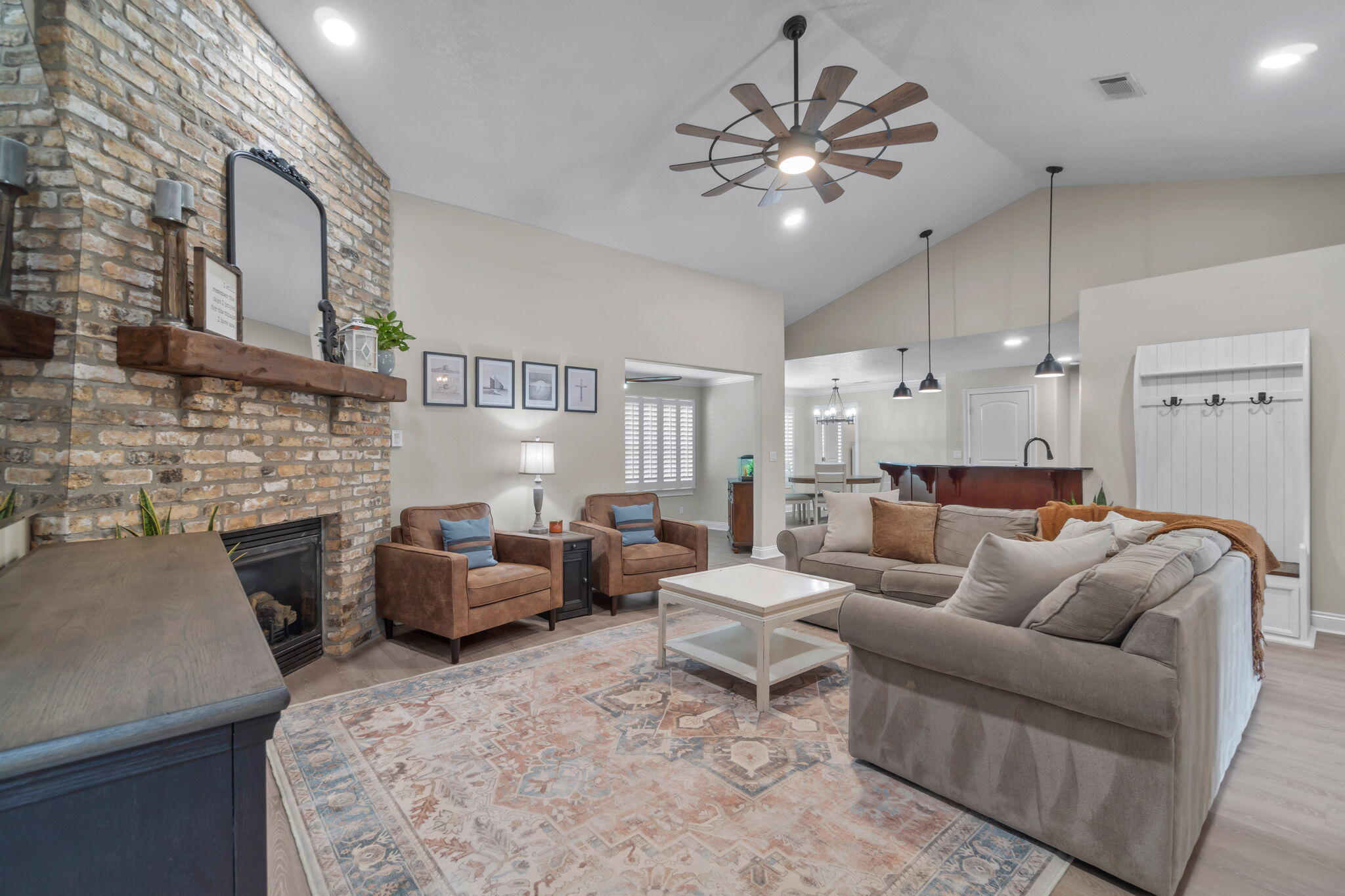 EMERALD LAKES PH 1 - Residential