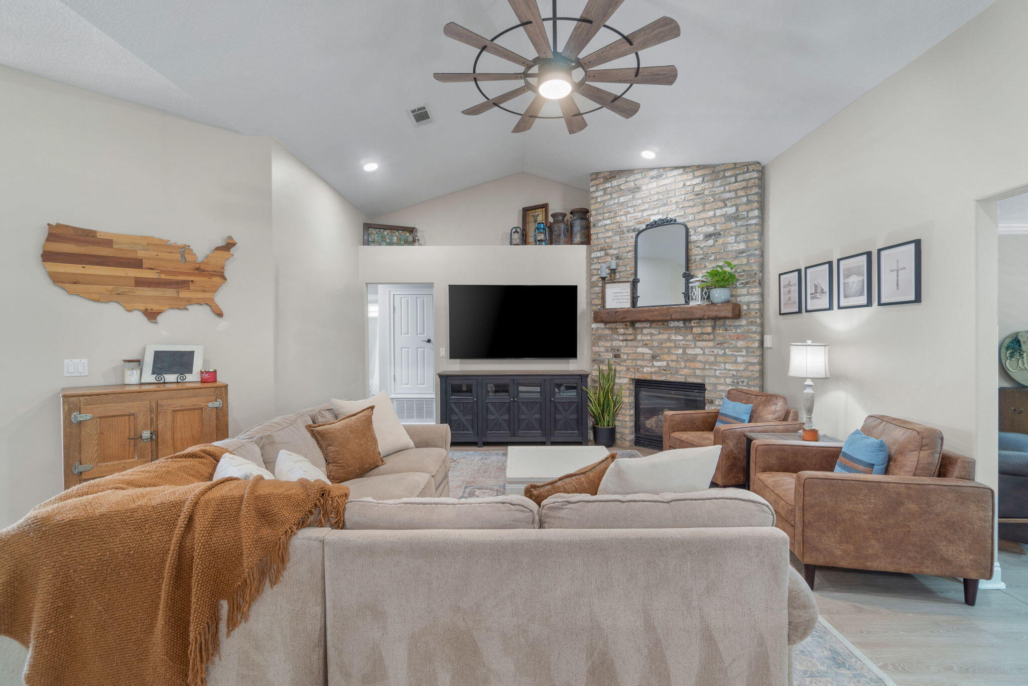 EMERALD LAKES PH 1 - Residential