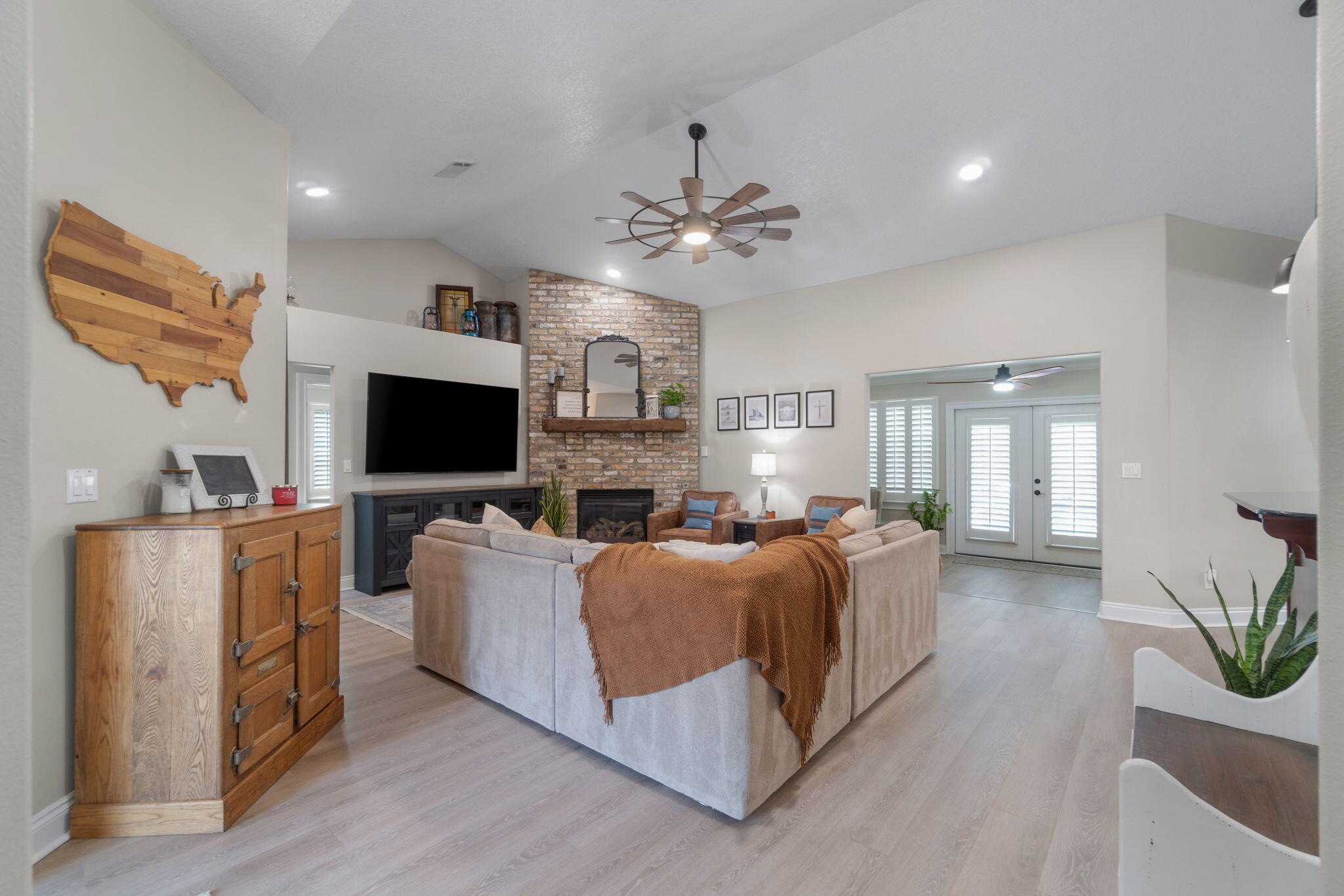 EMERALD LAKES PH 1 - Residential
