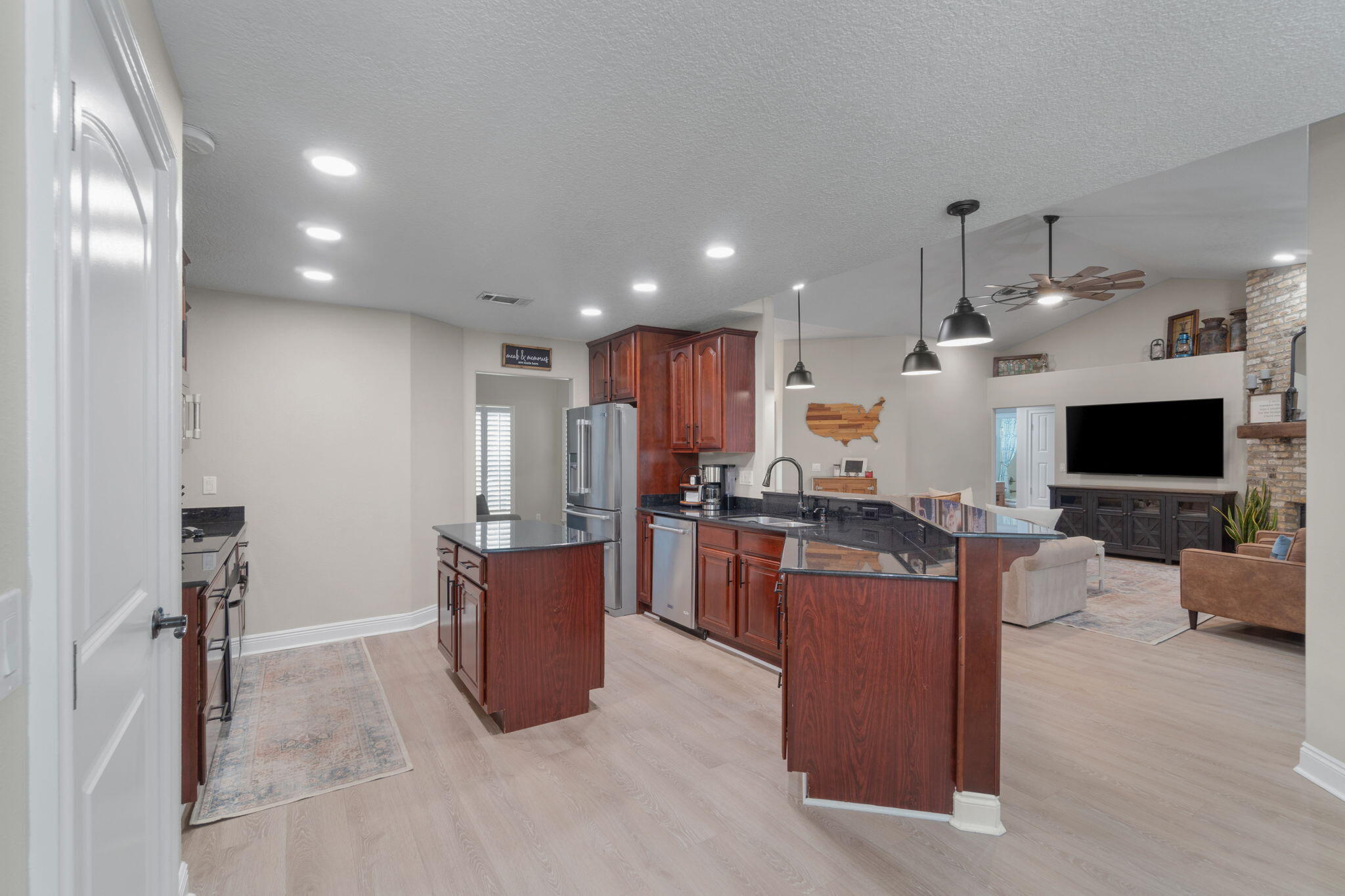 EMERALD LAKES PH 1 - Residential
