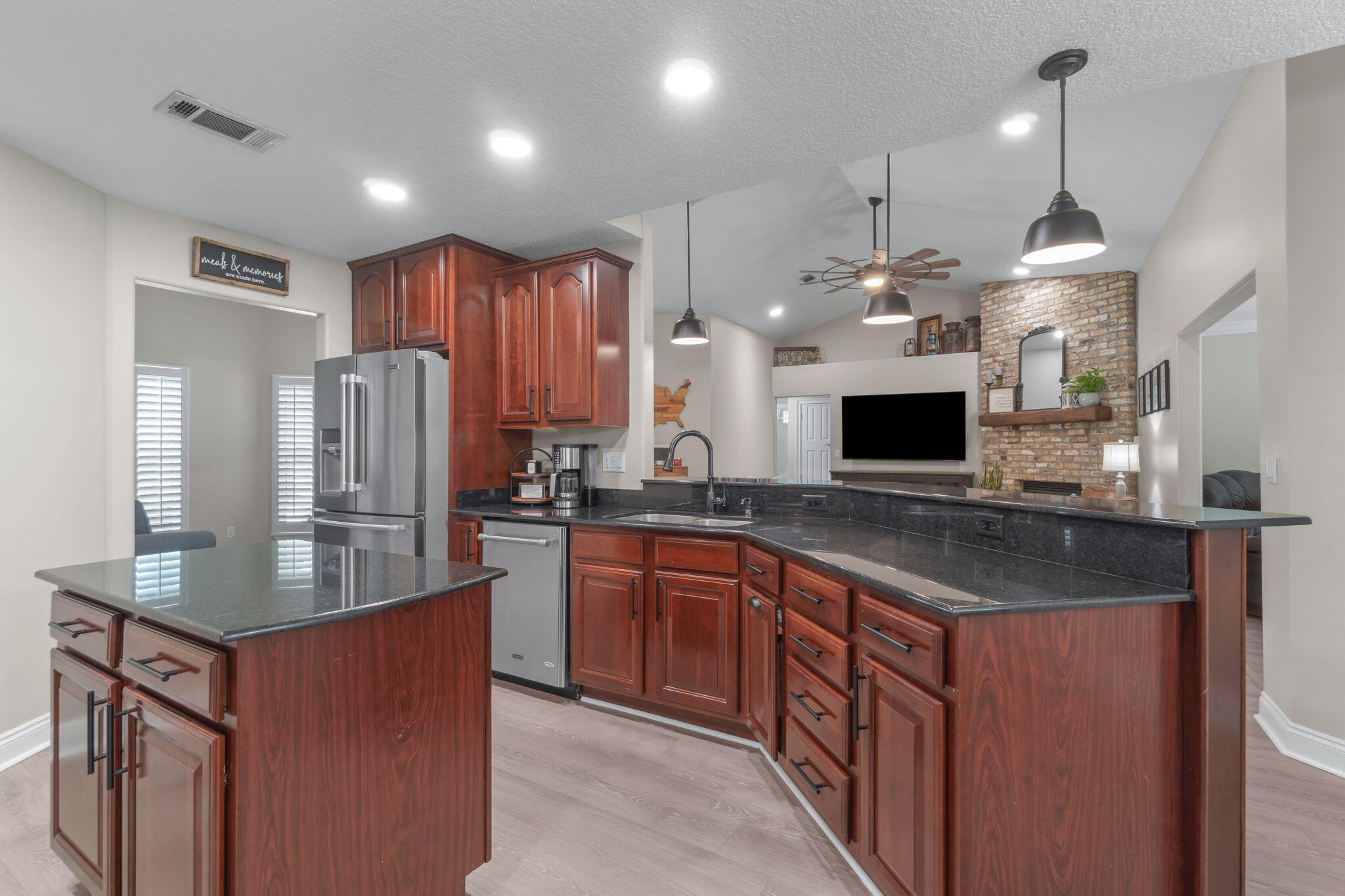 EMERALD LAKES PH 1 - Residential