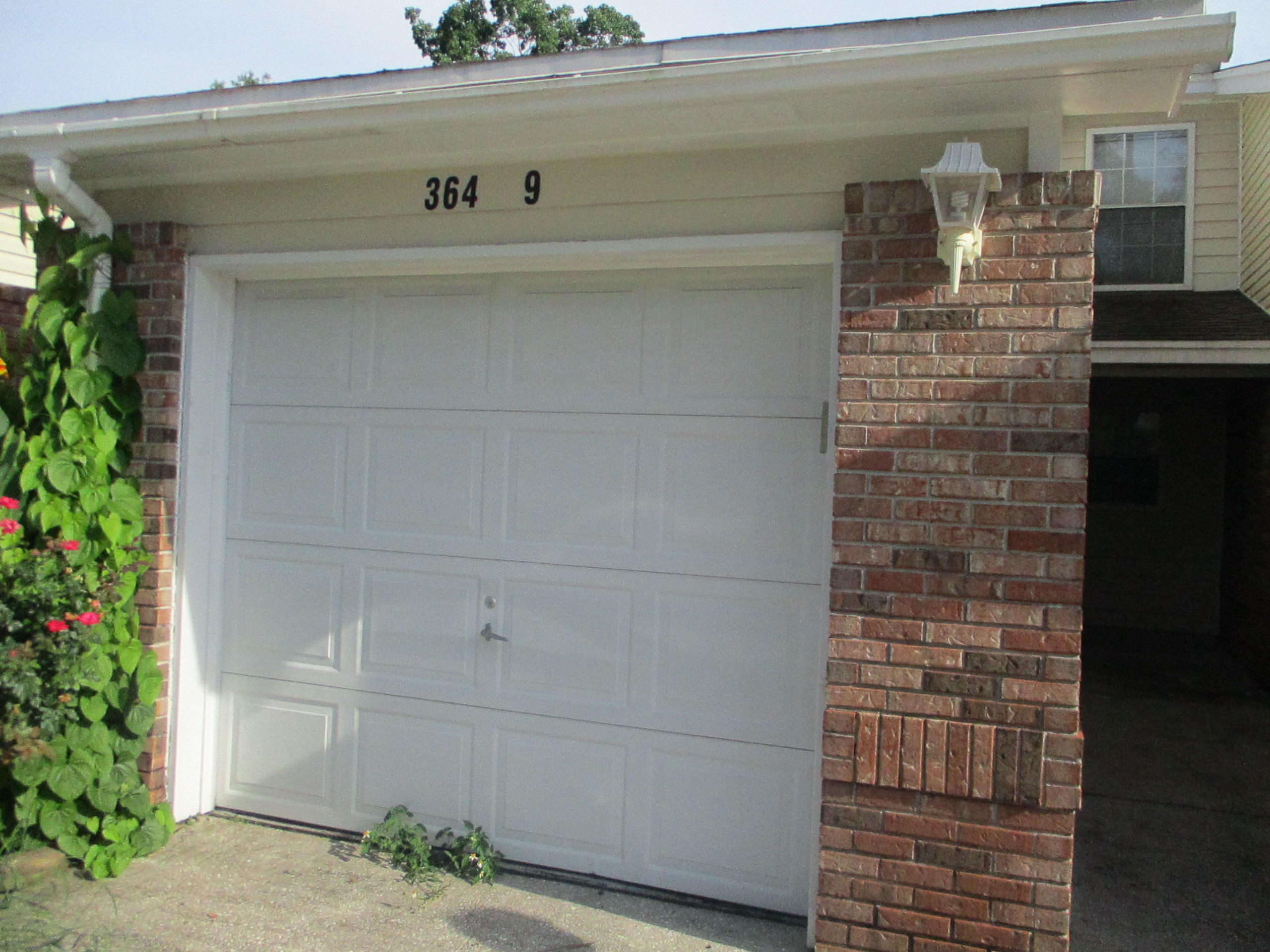 Great Location, convenient to both Hurlburt and Eglin,shopping, beaches, schools. Roomy townhome with interior laundry room and  small fenced back yard. All bedrooms are upstairs and livingroom and kitchen downstairs. Tenant to supply their own washer and dryer if they so desire.