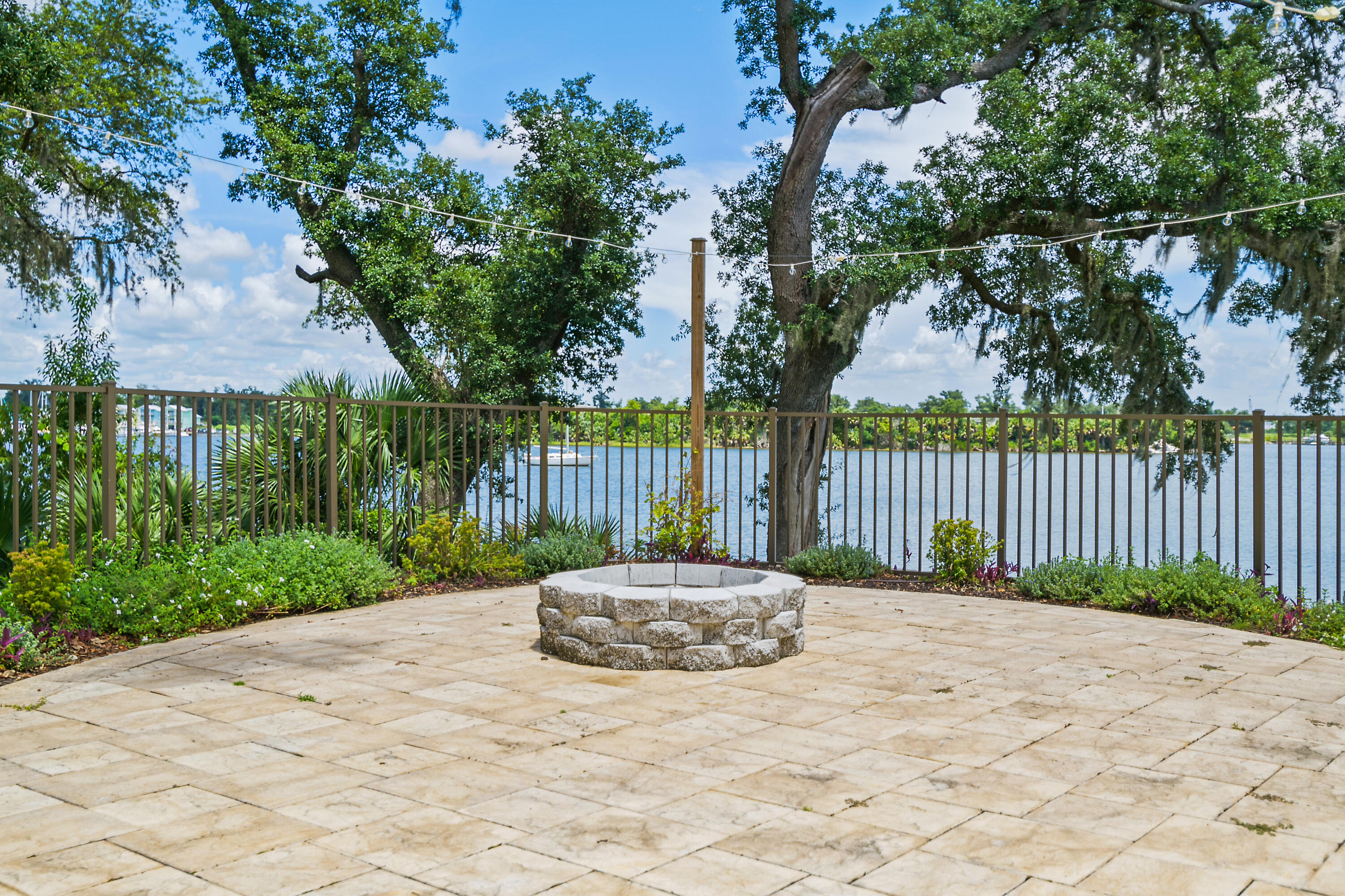 Cove Pointe - Residential