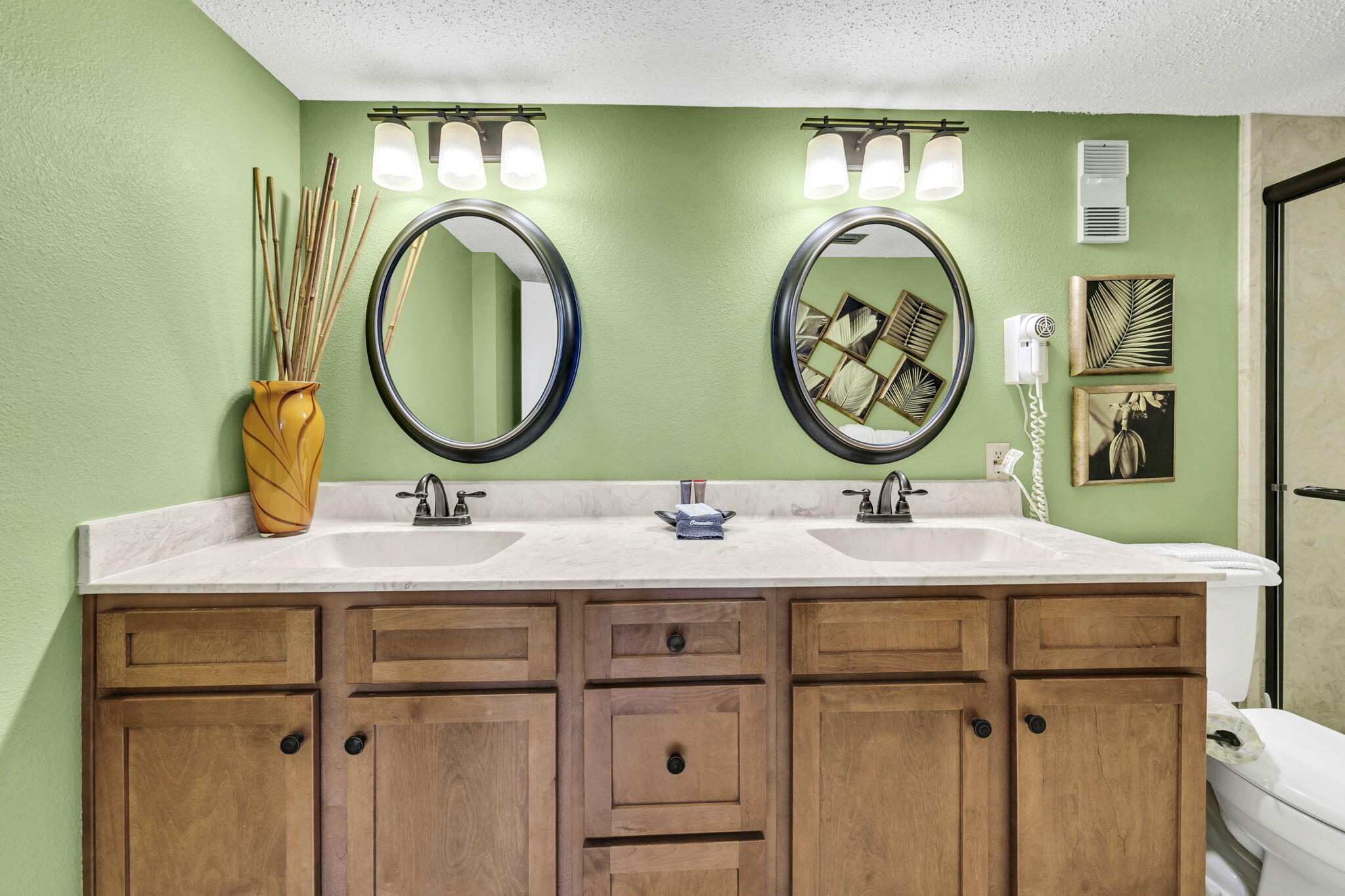 ISLANDER CONDO PH 2 - Residential