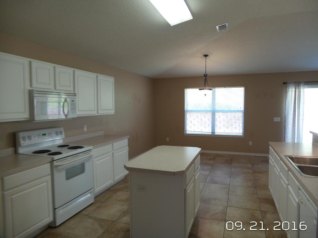 NORTHVIEW ESTATES 5TH ADDN - Residential Lease
