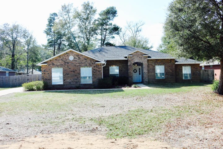 MOTIVATED SELLER!!! HERE IS YOUR OPPORTUNITY TO OWN A SPACIOUS BRICK HOME ON A LARGE LOT IN THE GROWING CITY OF FREEPORT. IT'S EVERYTHING A HOUSE SHOULD BE, LARGE BEDROOMS, A GIANT MASTER, HIS AND HER CLOSETS, A SPLIT FLOOR PLAN, A FIREPLACE FOR CHILLY NIGHTS... THIS HOUSE IS WONDERFUL! IT'S IN A GREAT SHADED NEIGHBORHOOD WITH ACCESS TO THE BAY. YOUR NEIGHBORS ARE NOT TOO CLOSE, GIVING YOU THE PRIVACY THAT YOU ARE LOOKING FOR IN YOUR FOREVER HOME. MAKE YOUR APPOINTMENT TO SEE THIS GEM TODAY!