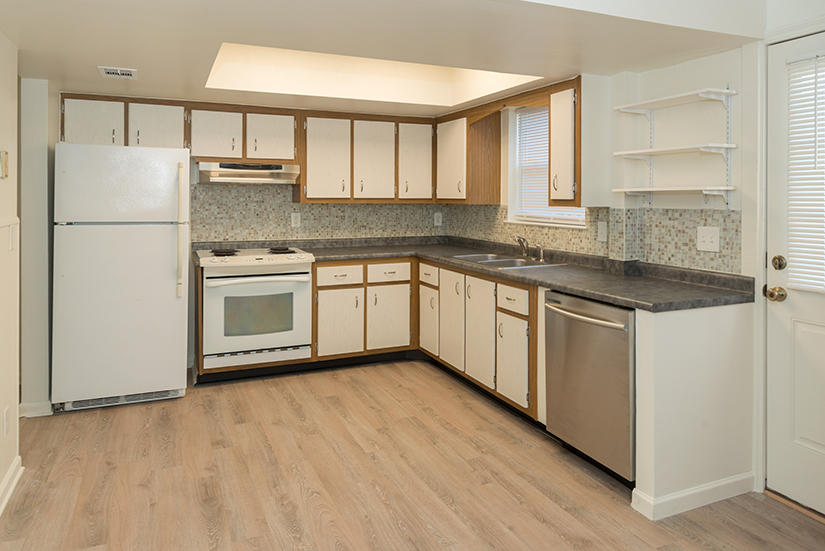 OAK TREE PARK - Residential Lease