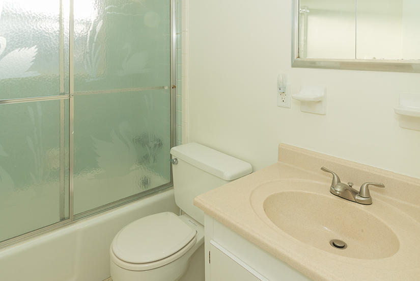 OAK TREE PARK - Residential Lease