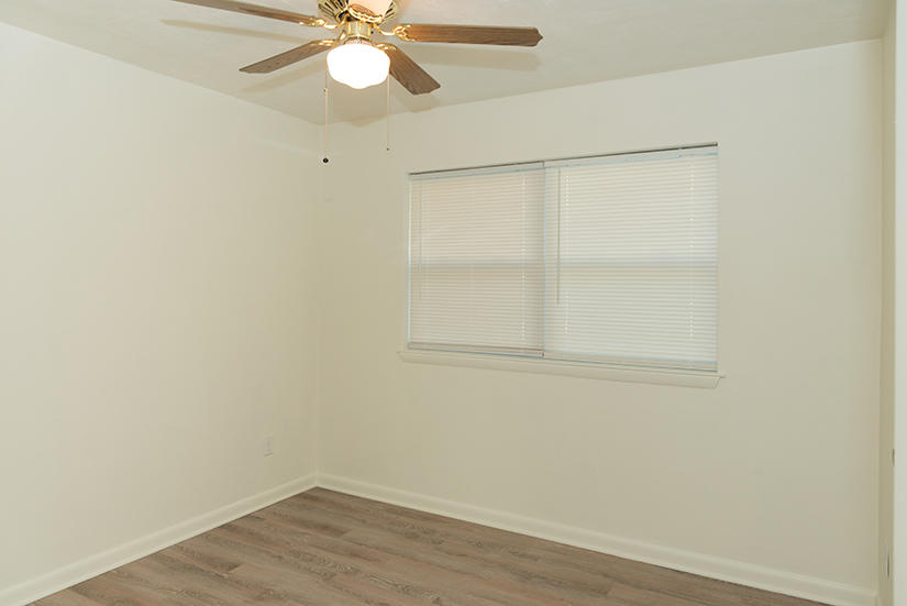 OAK TREE PARK - Residential Lease