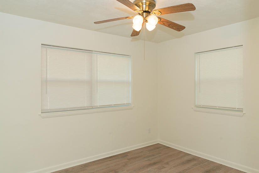 OAK TREE PARK - Residential Lease