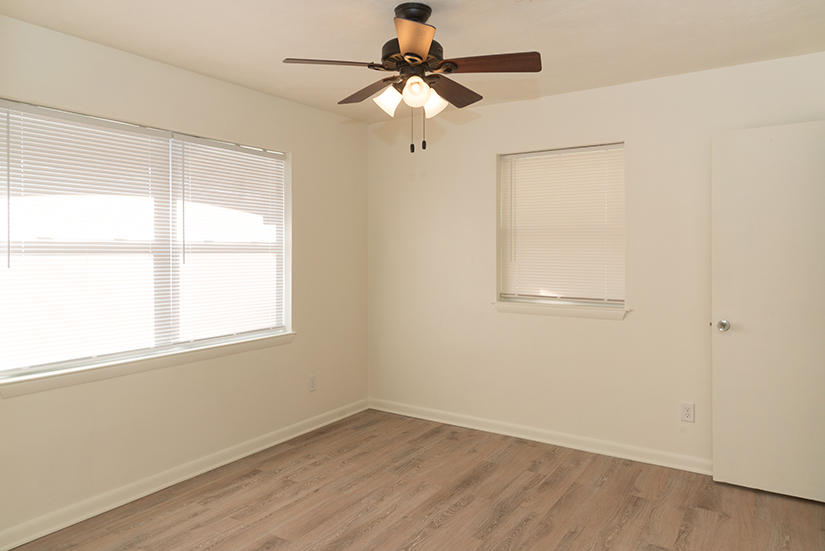 OAK TREE PARK - Residential Lease