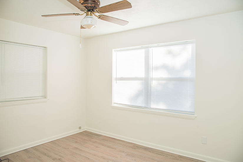 OAK TREE PARK - Residential Lease