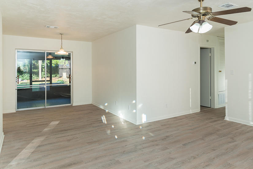 OAK TREE PARK - Residential Lease