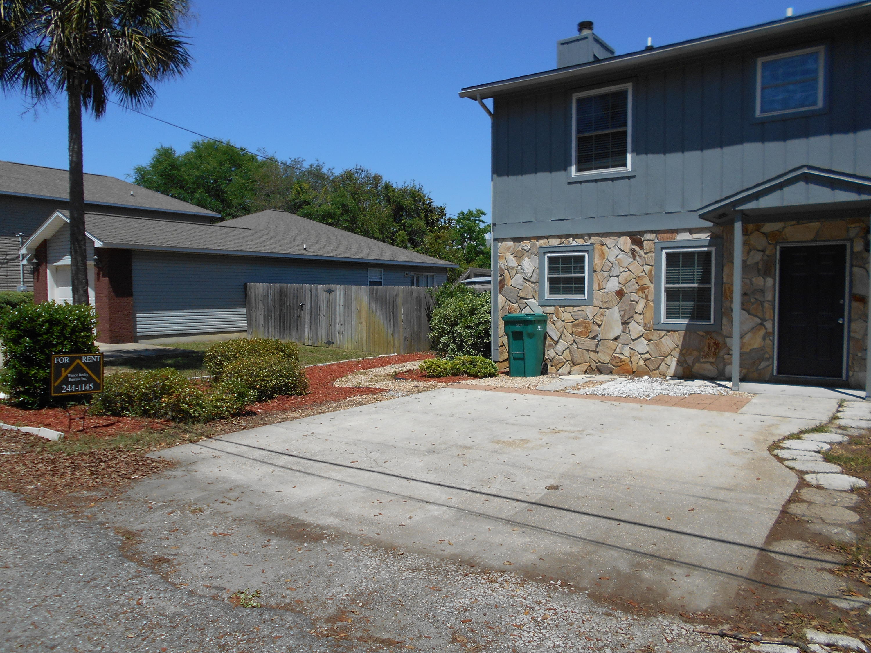 SEASHORE VILLAGE T/H - Residential Lease