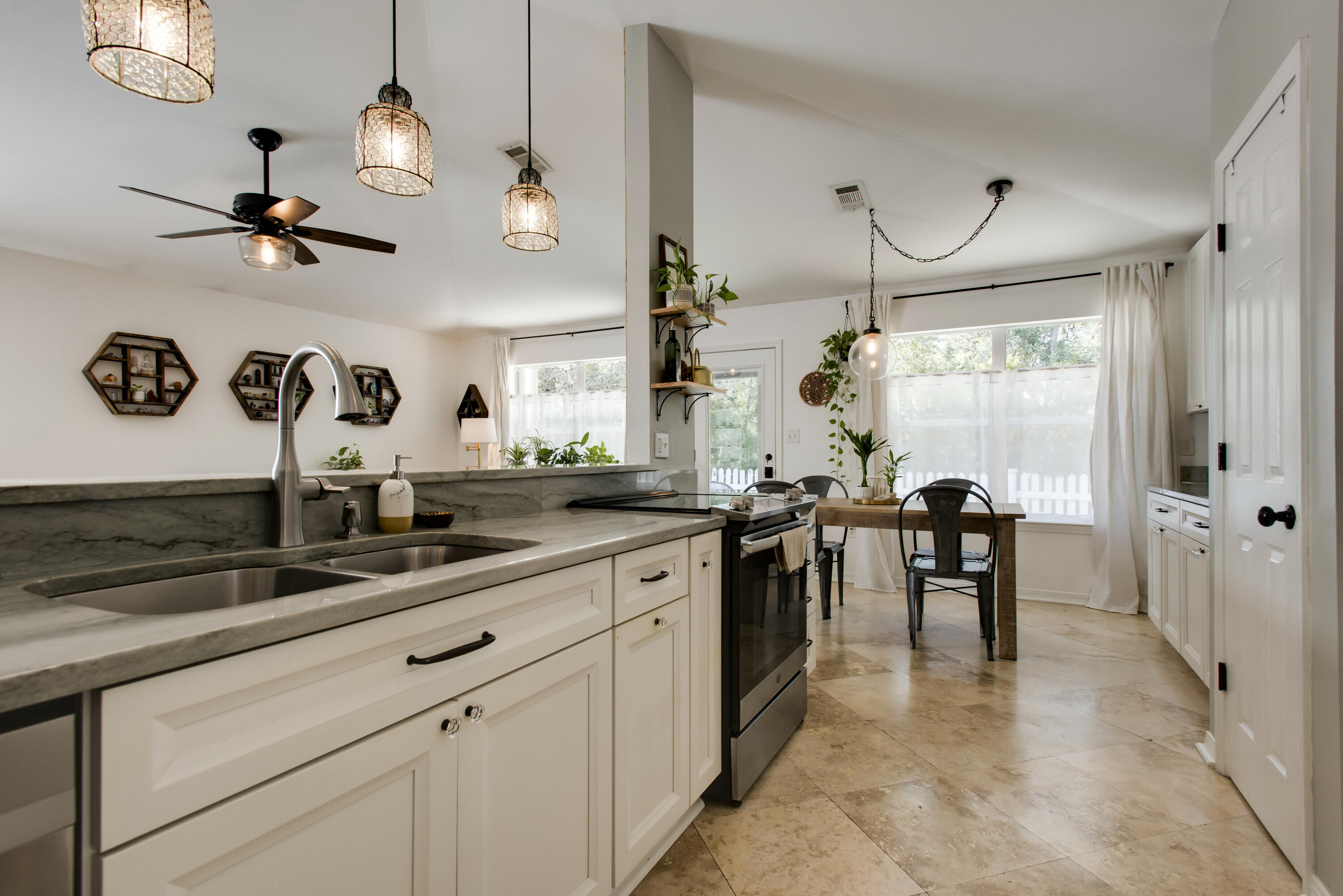 MARAVILLA COTTAGES - Residential